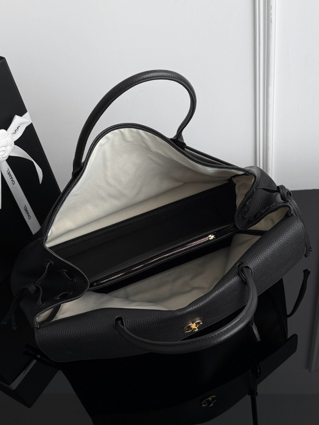Chan 26S large tote bag