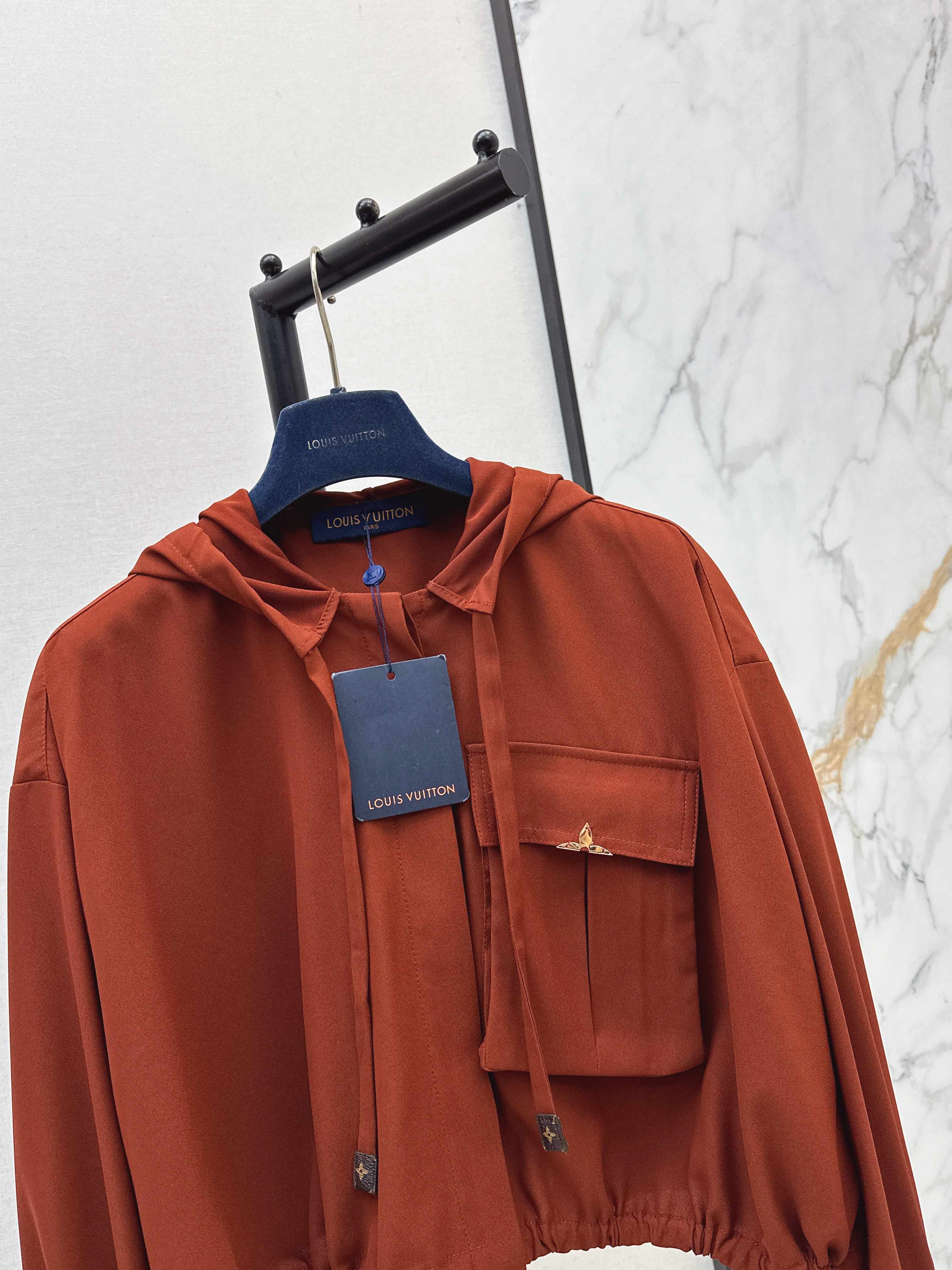 Loui 26ss hoodeddrawstring top