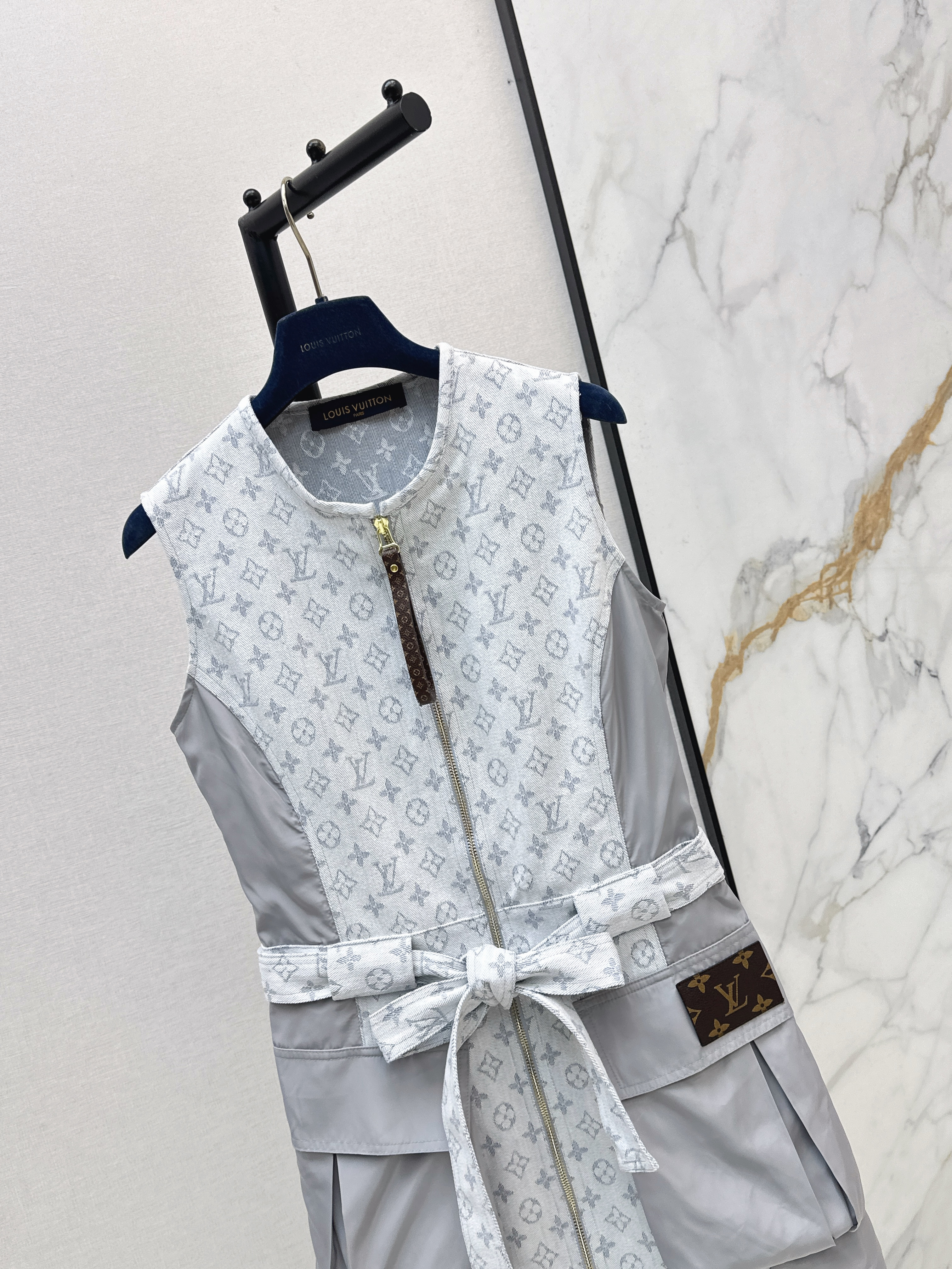 Loui 26ss sleeveless zip-up dress