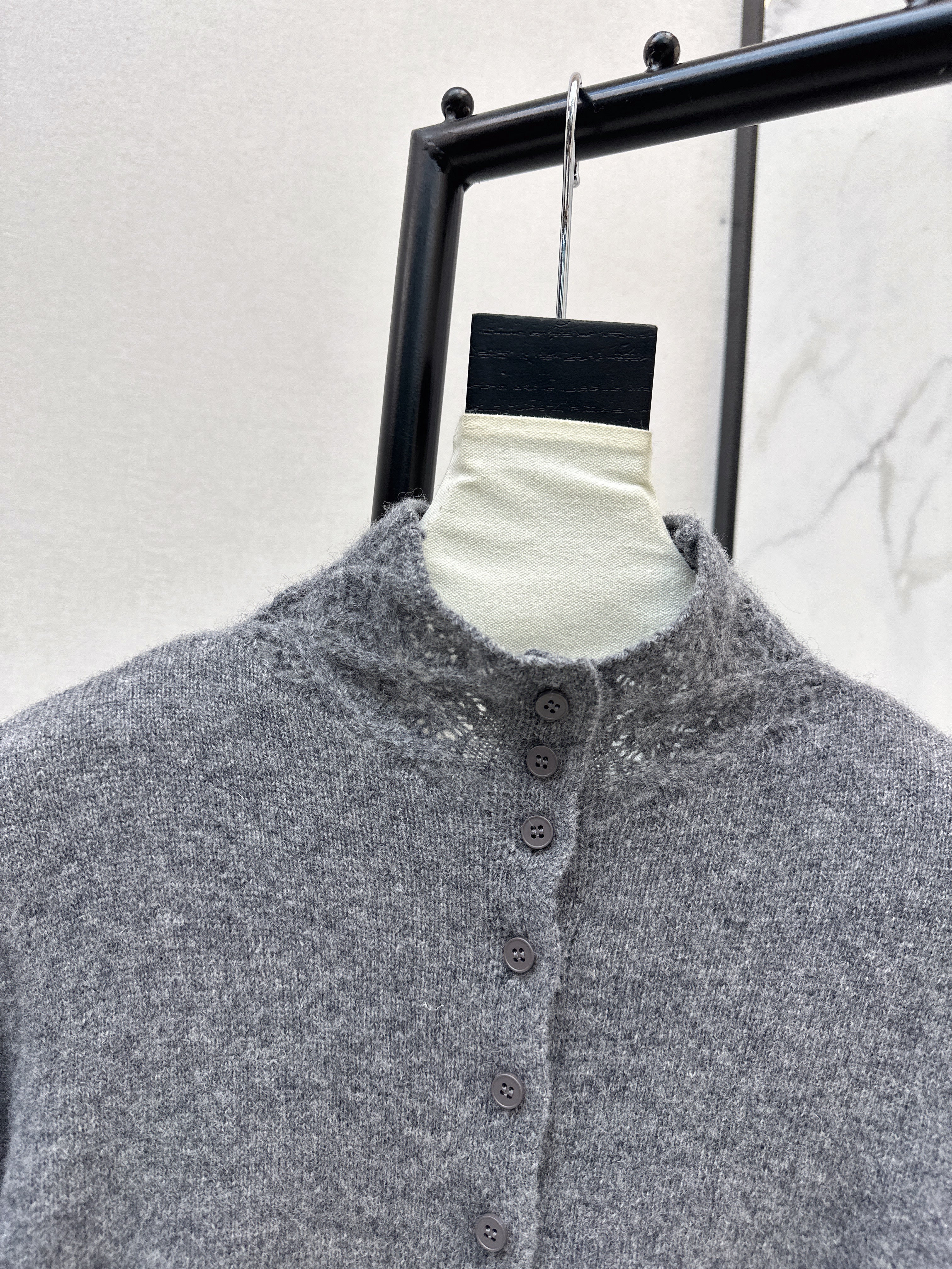 Chol 26ss high neck cardigan