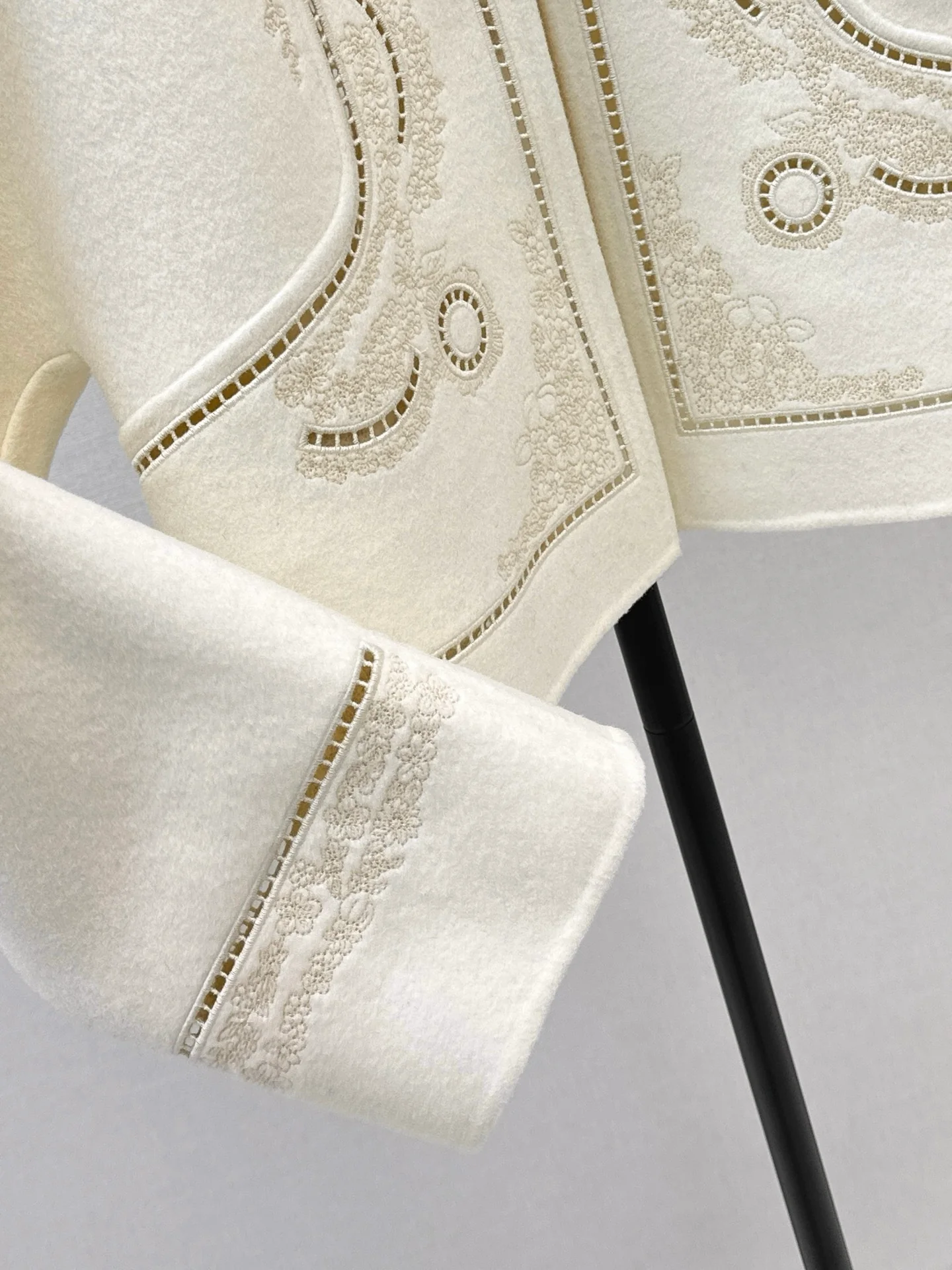 Herm 25fw embroidery jacket