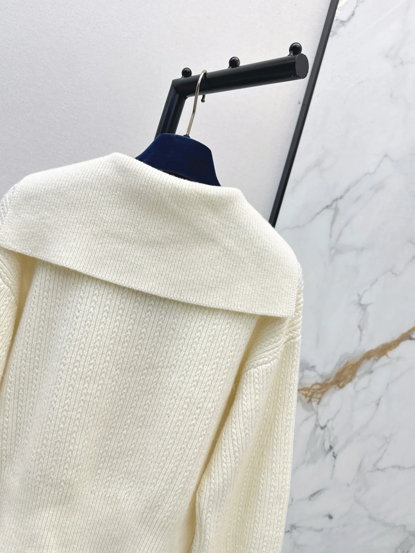 Louis 25fw zip-up knit jacket