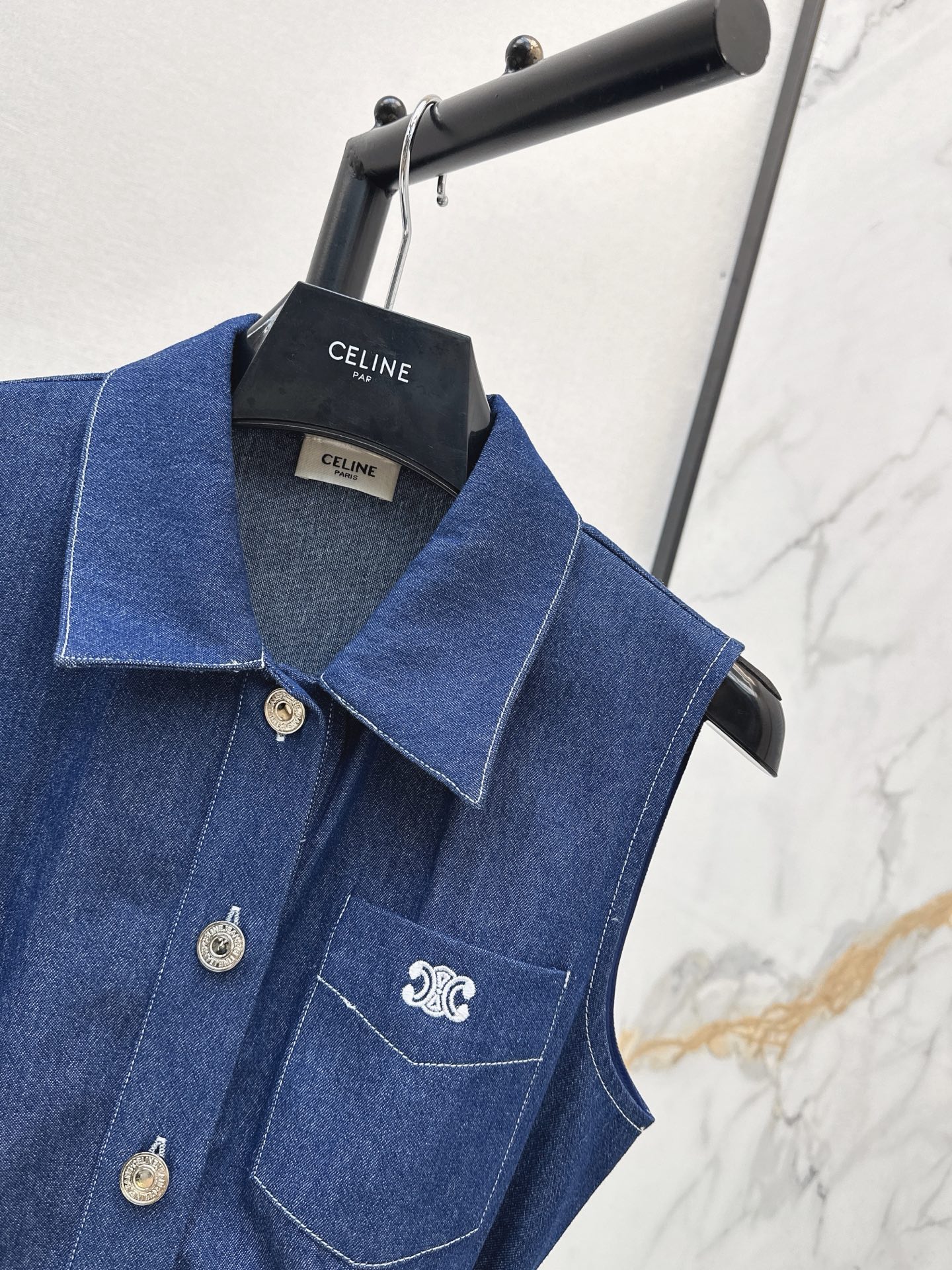 Celi 26ss sleeveless belted denim shirt