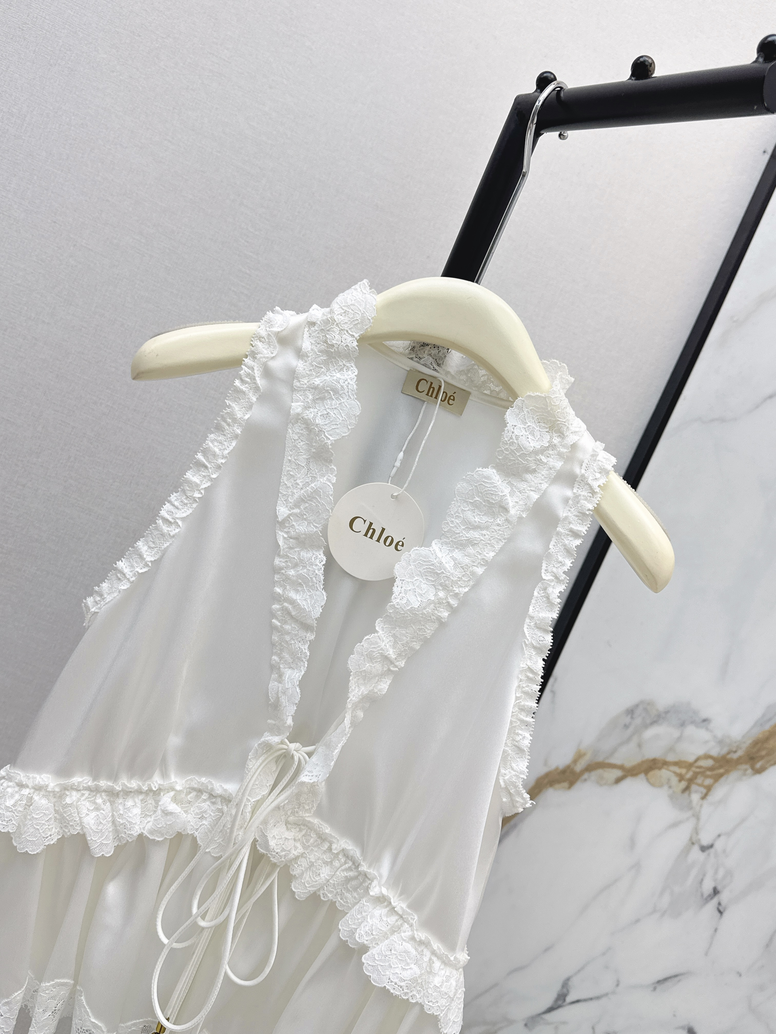 Chol 26ss lace v-neck top