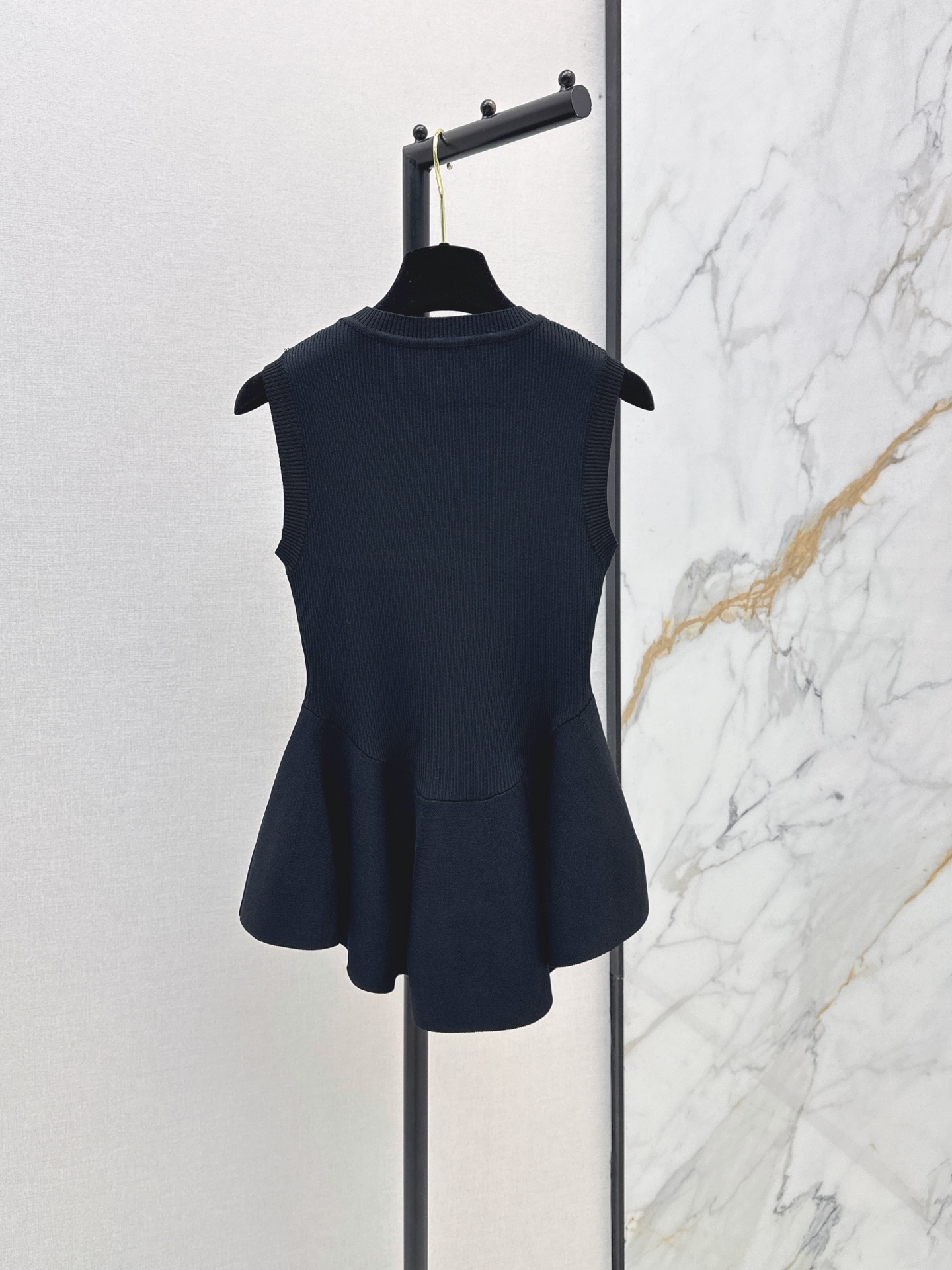Chan 26ss sleeveless ruffle kniwear