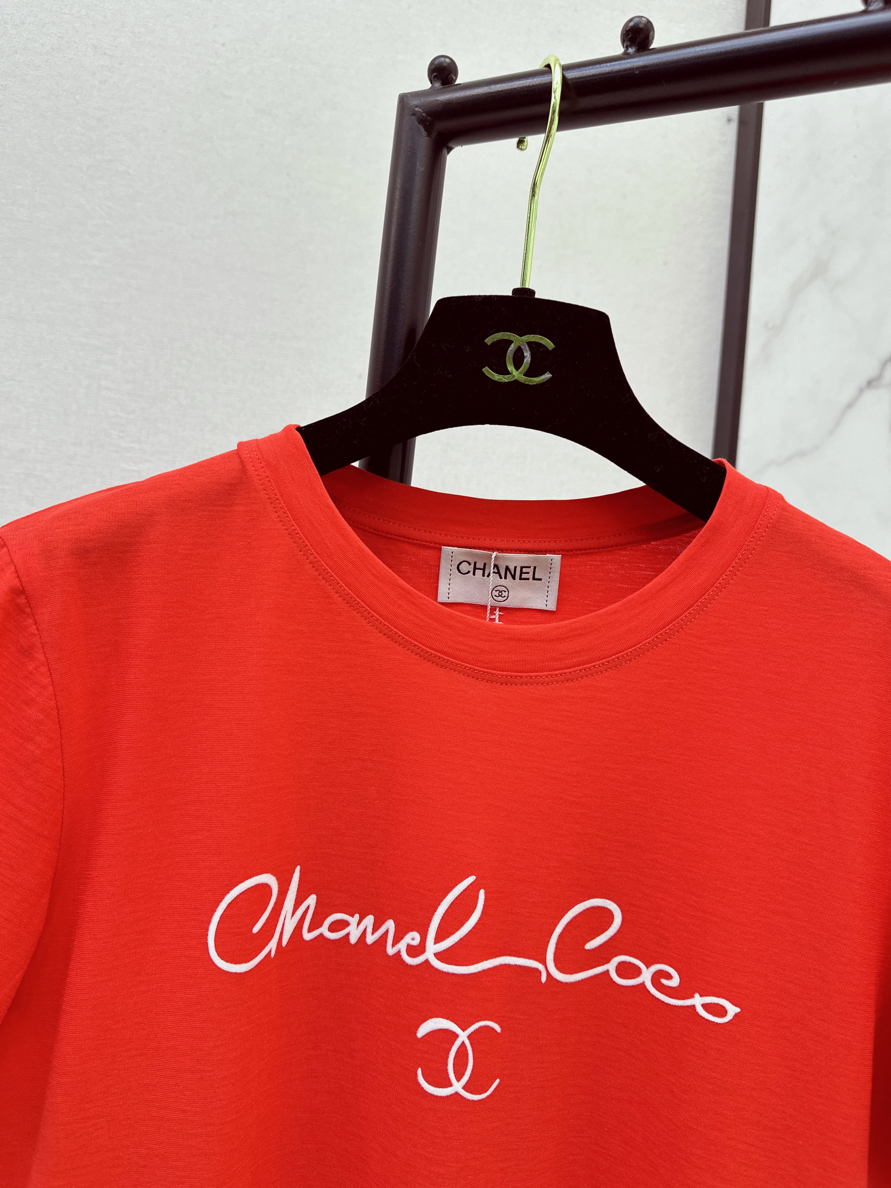 Chan 26ss contrast lettering t-shirt