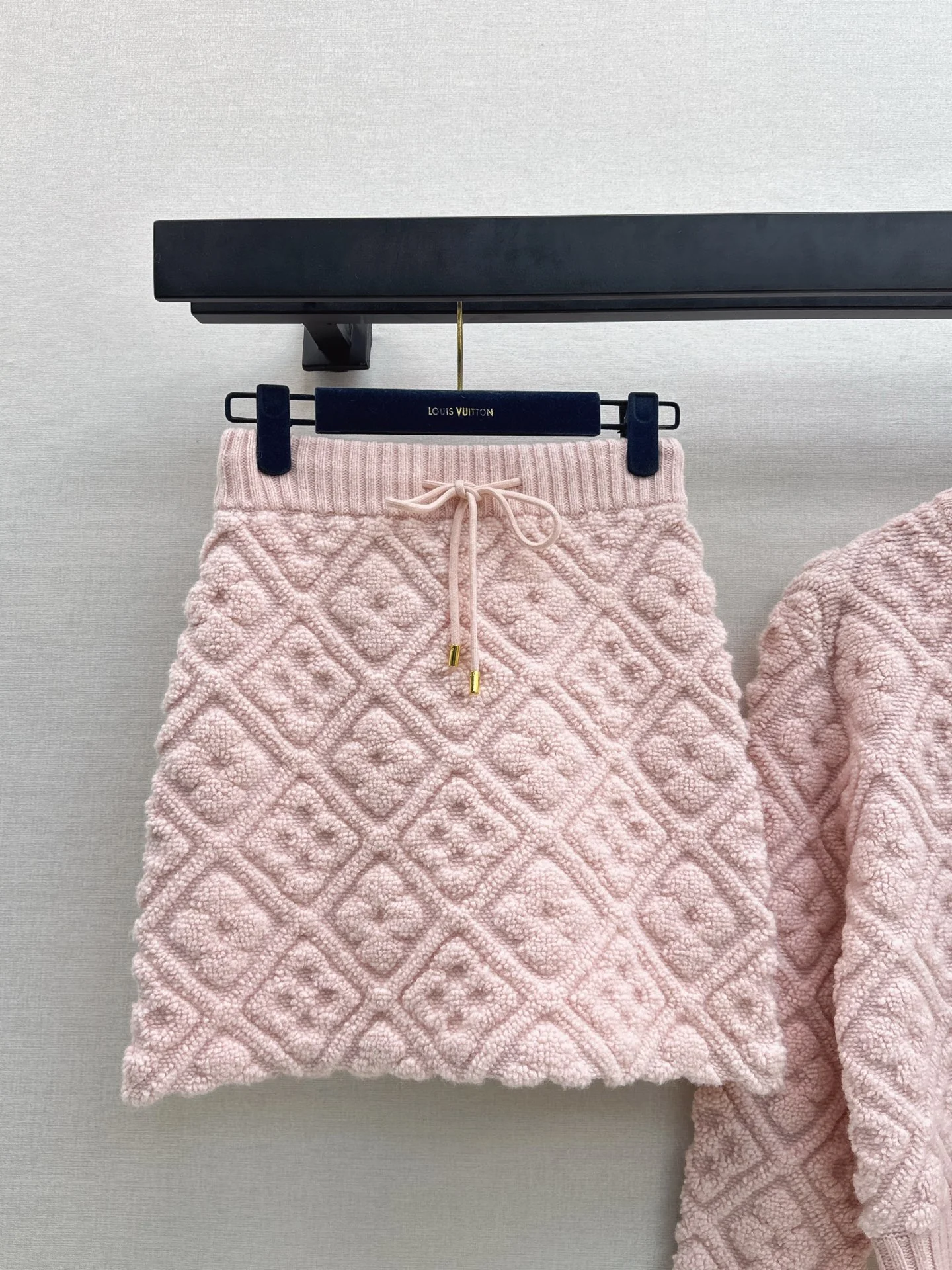 Loui 25fw cardigan skirt set
