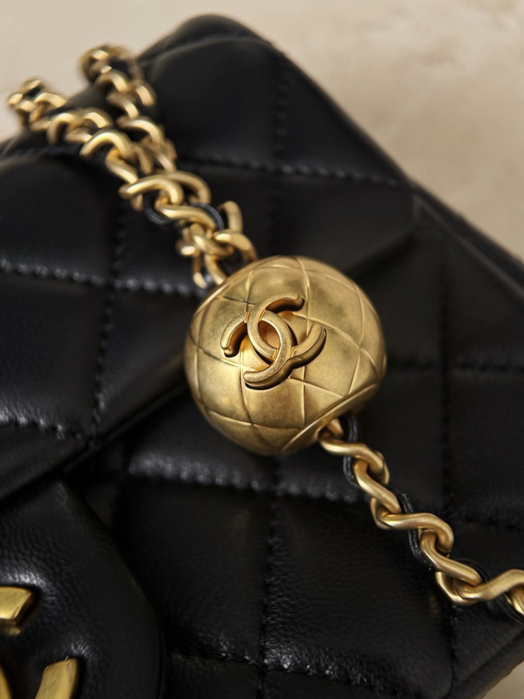 Chan 26ss flap chain bag with gold-tone hardwave