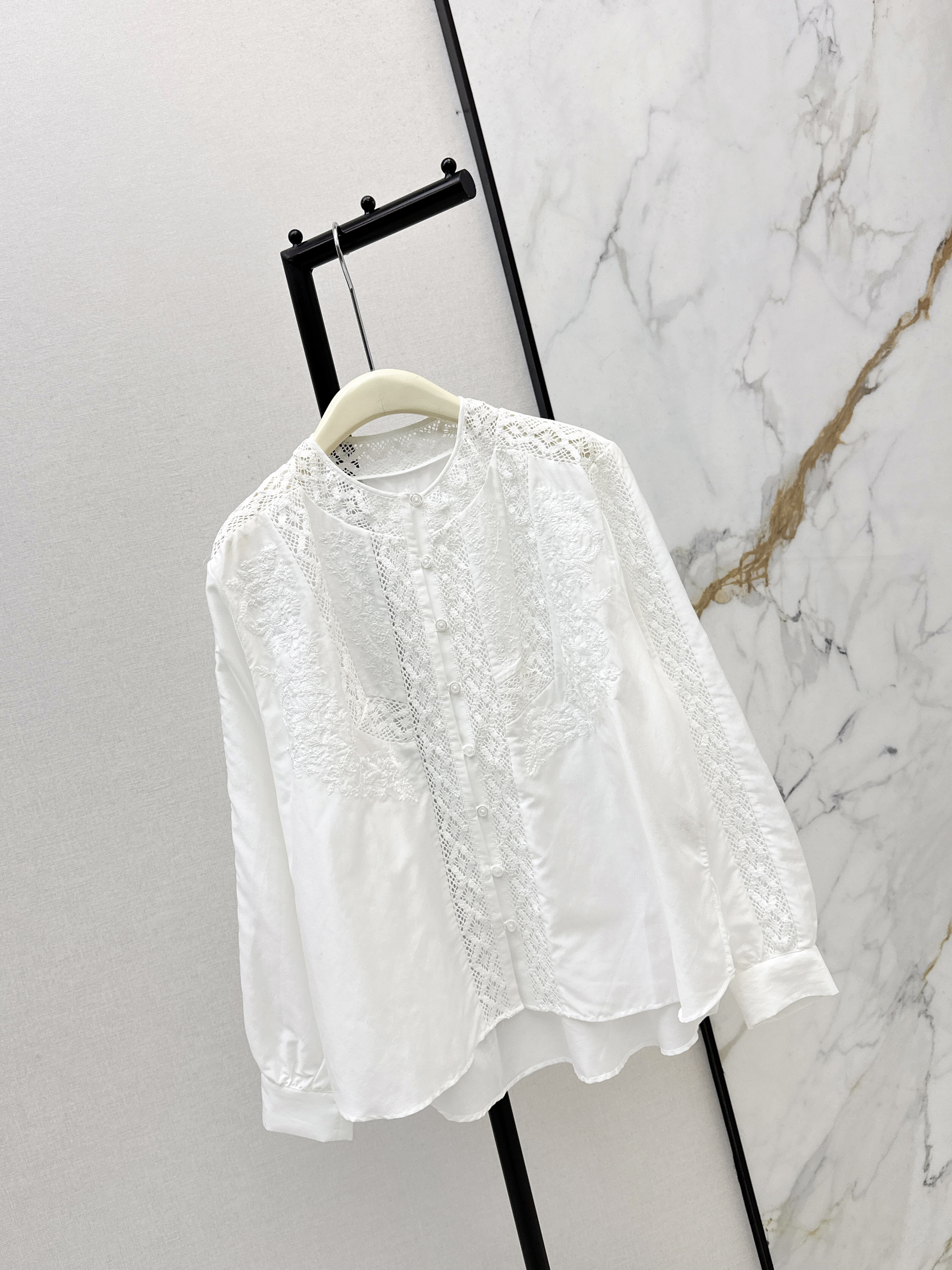 ES 26ss hollow lace top