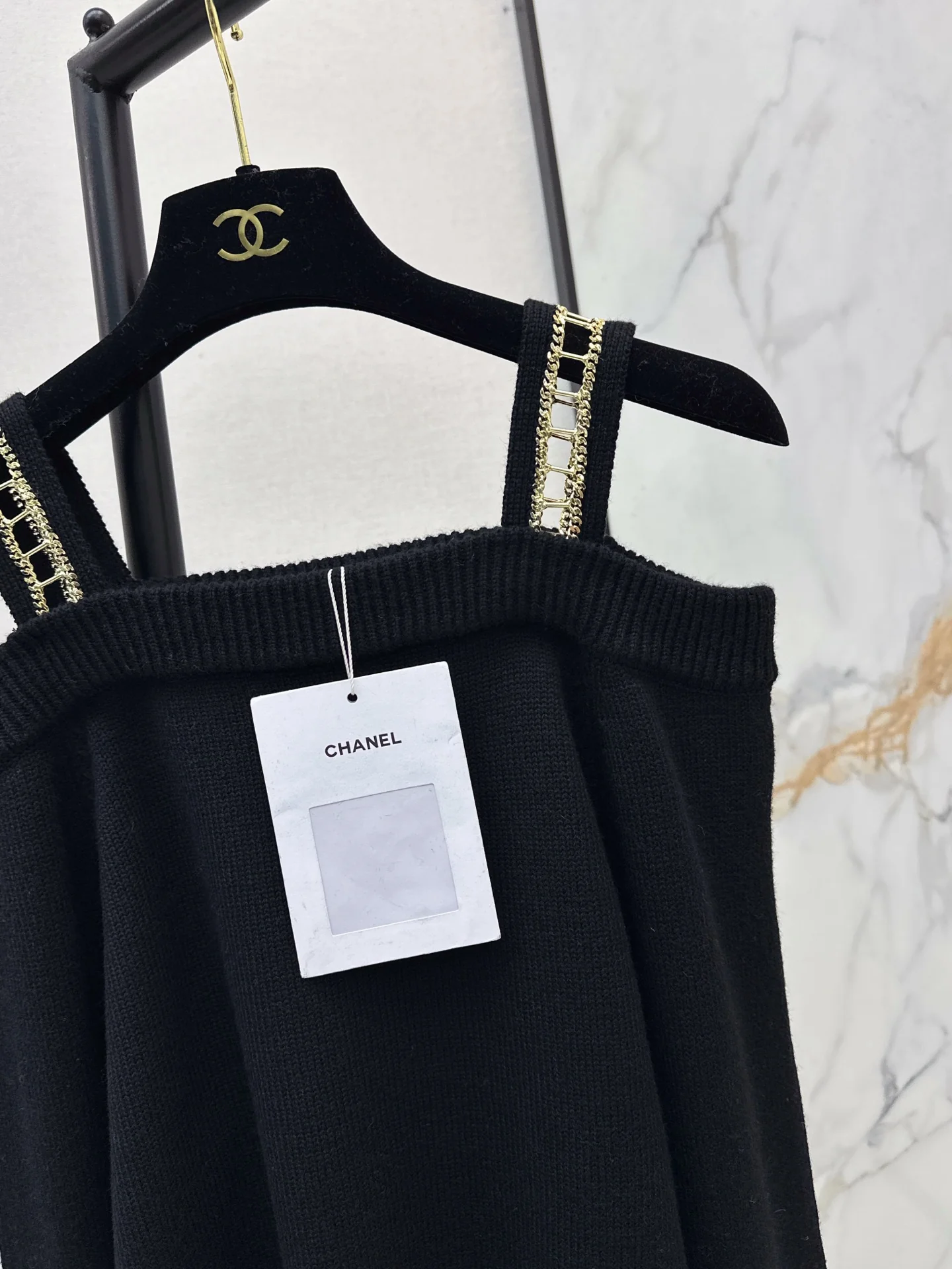 Chan 25fw chain-link off shoulder sweater