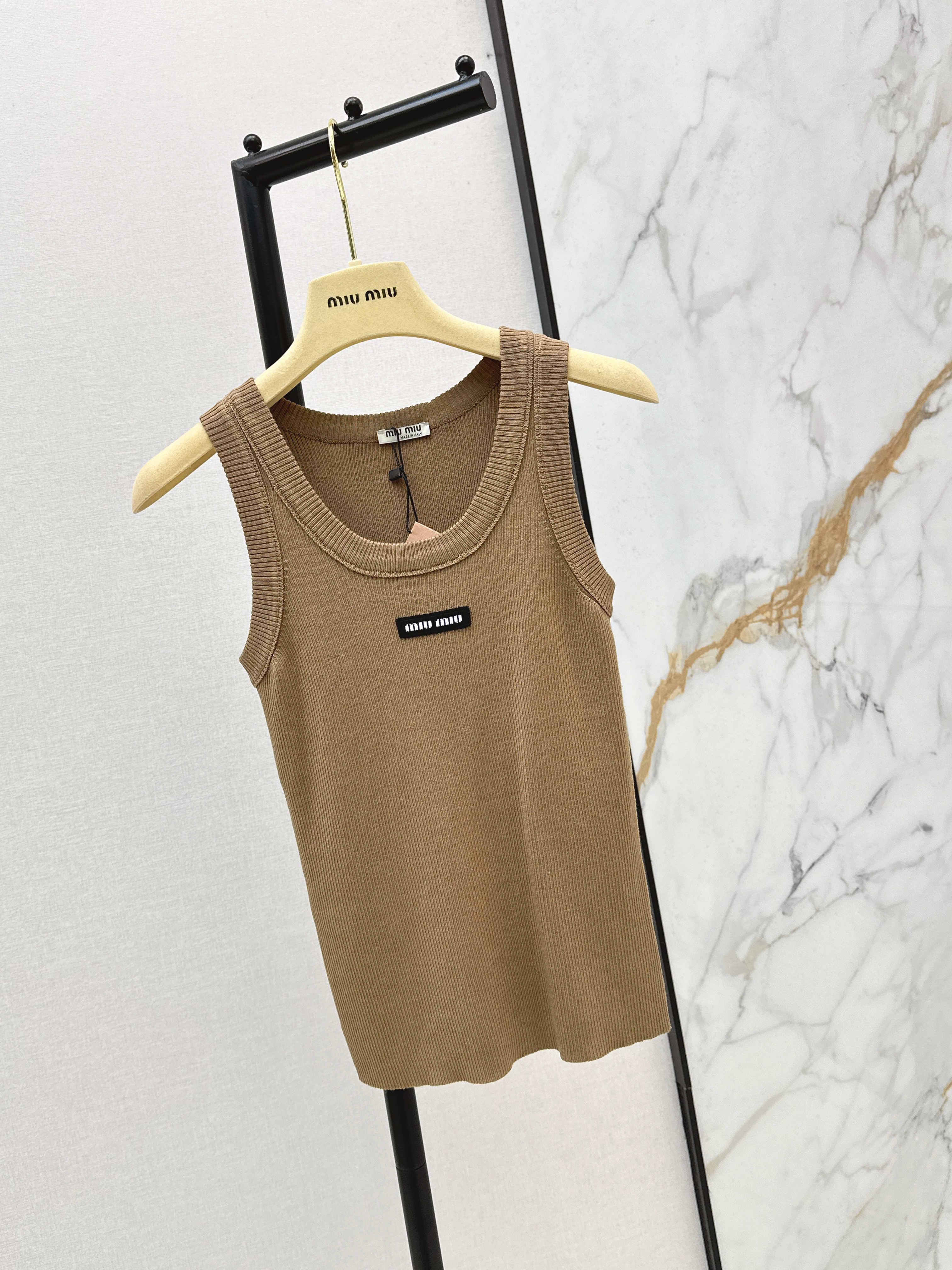 Miu 26ss sleeveless vest