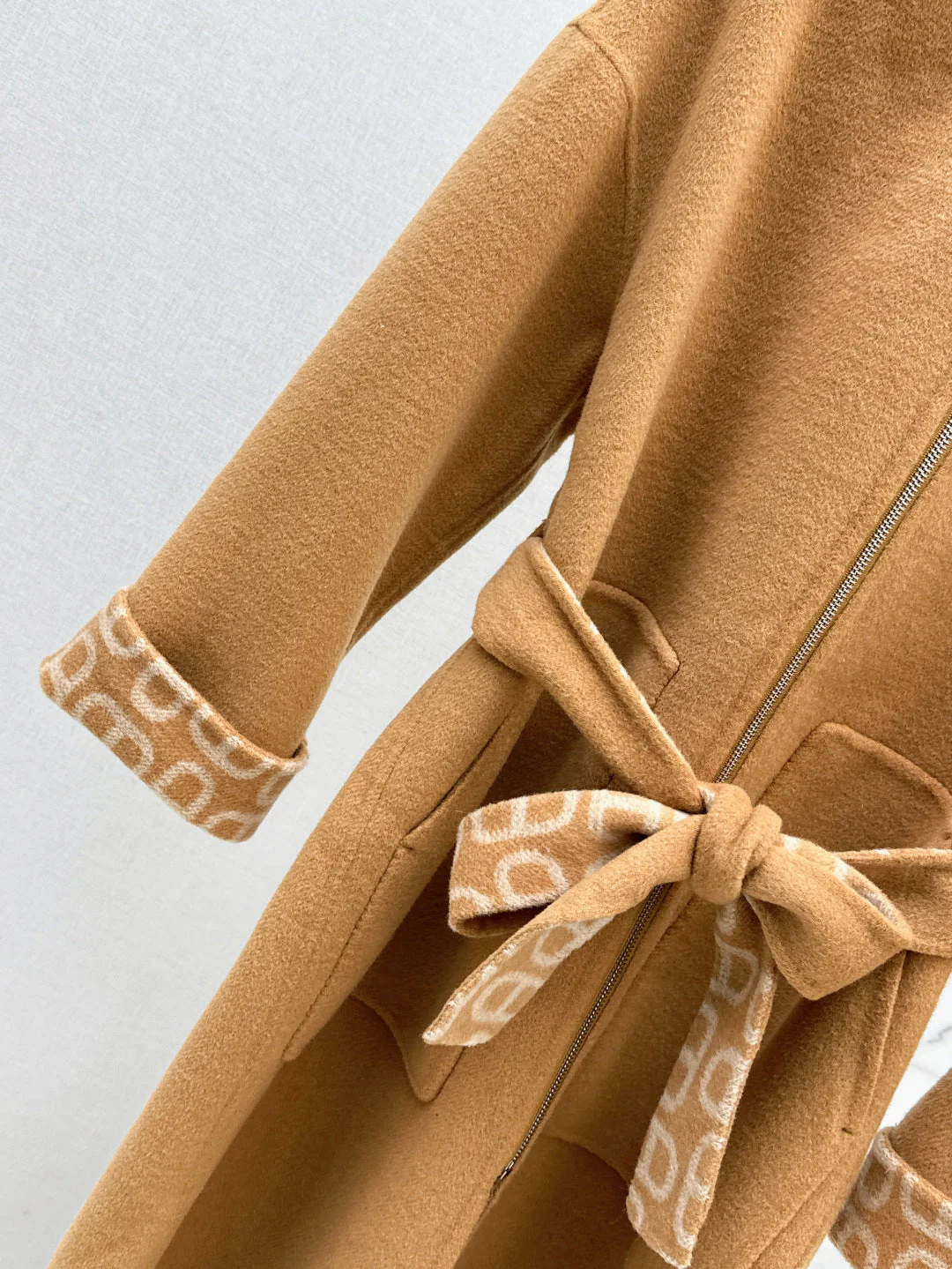 Her 25fw cashmere coat