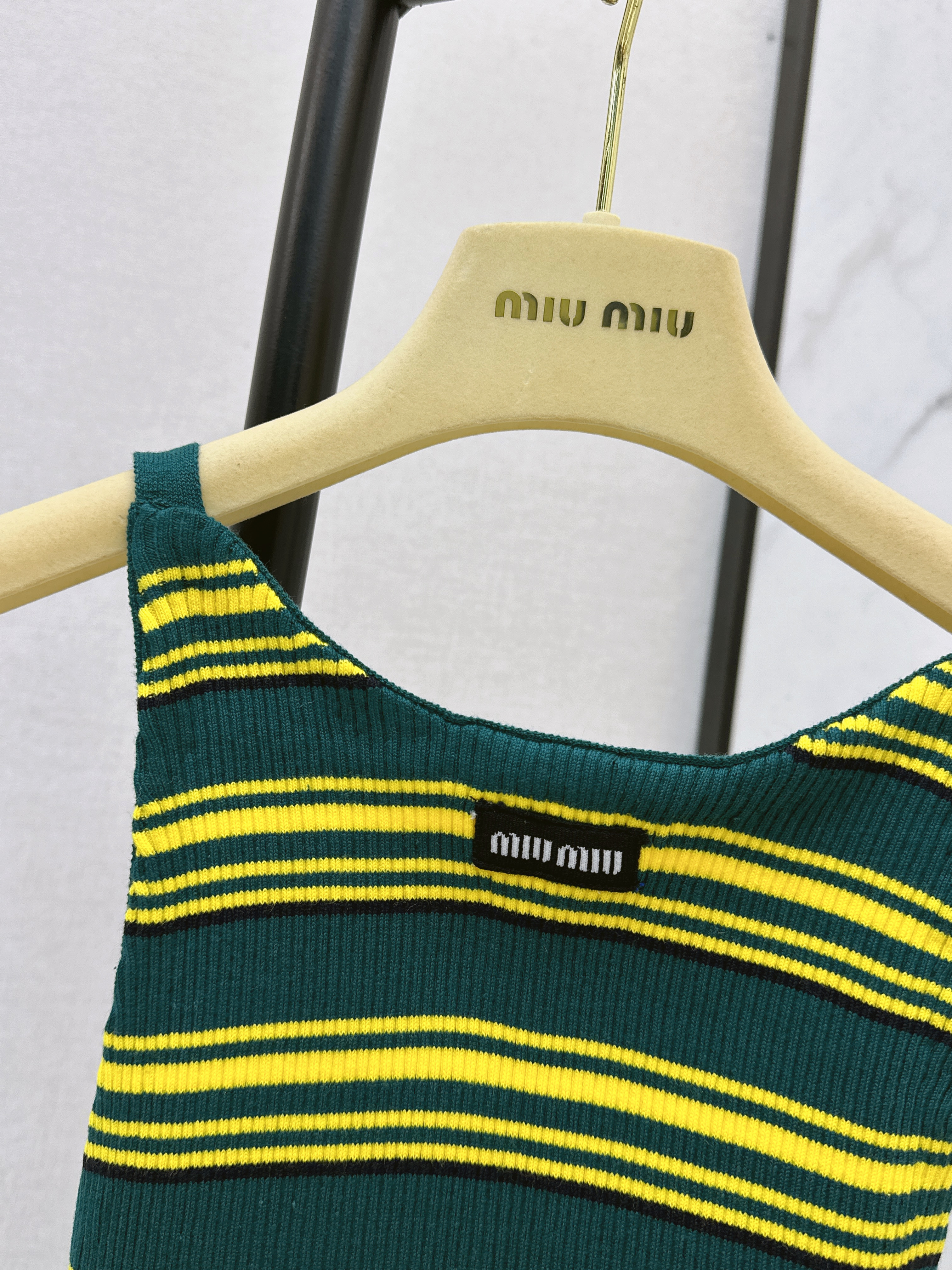 Miu 26ss open back vest