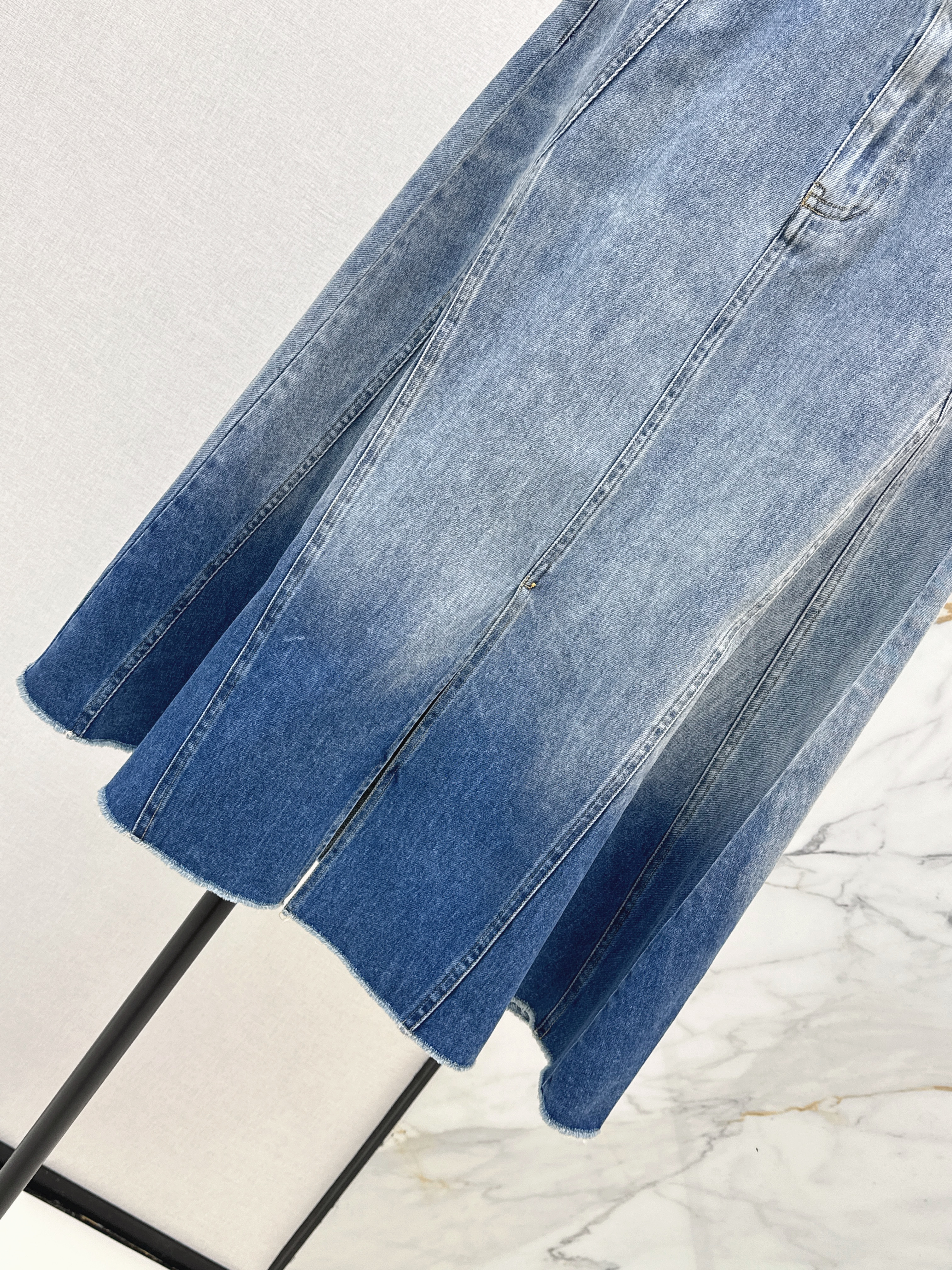 CD 26ss gradient denim a-line skirt