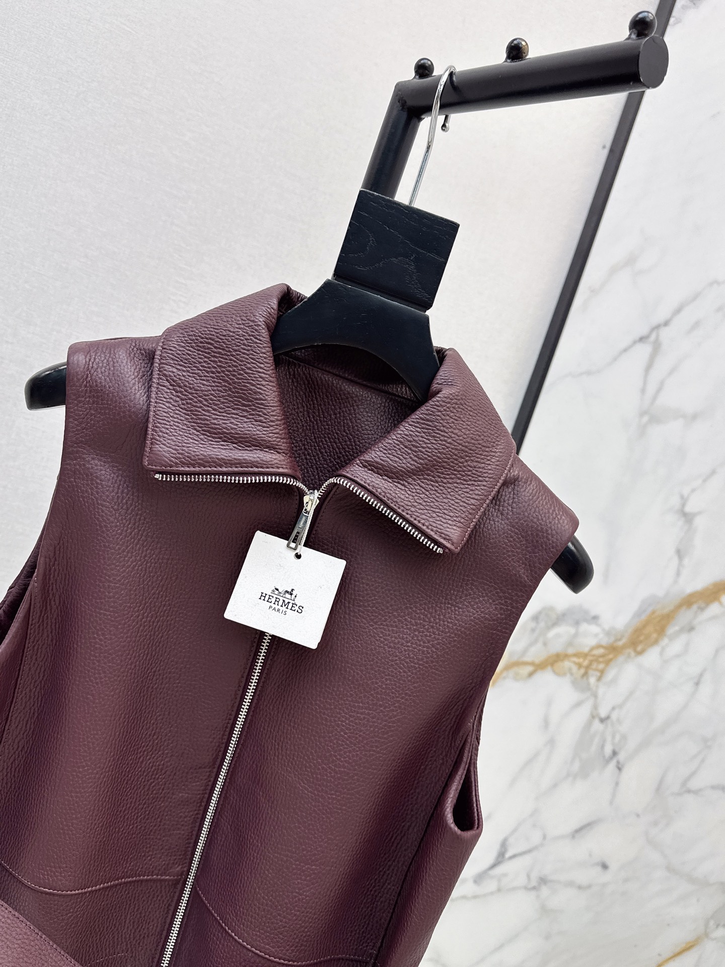 Her 26ss leather vest jacket