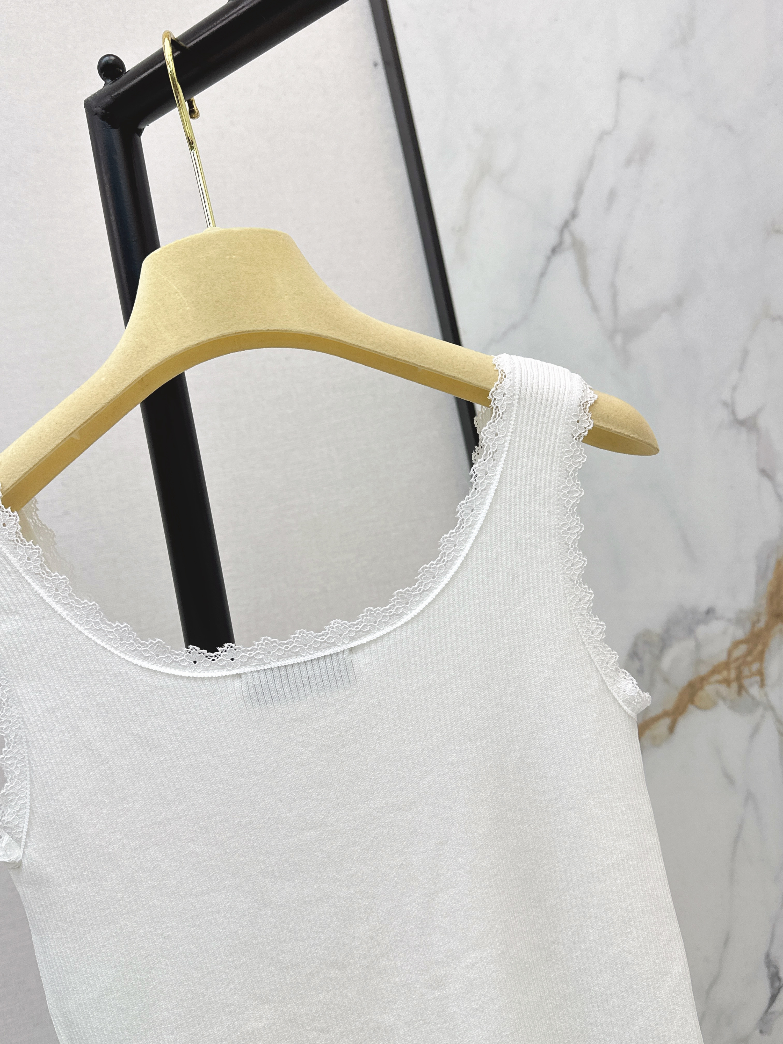 Miu 26ss lace knit vest