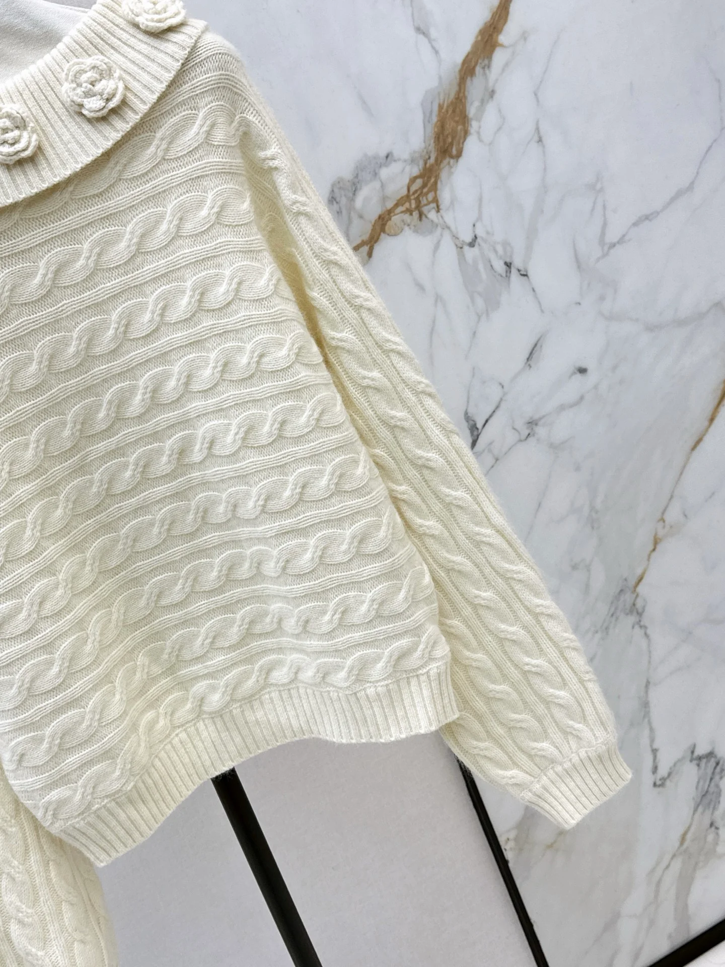 Chan 26ss off shoulder top sweater