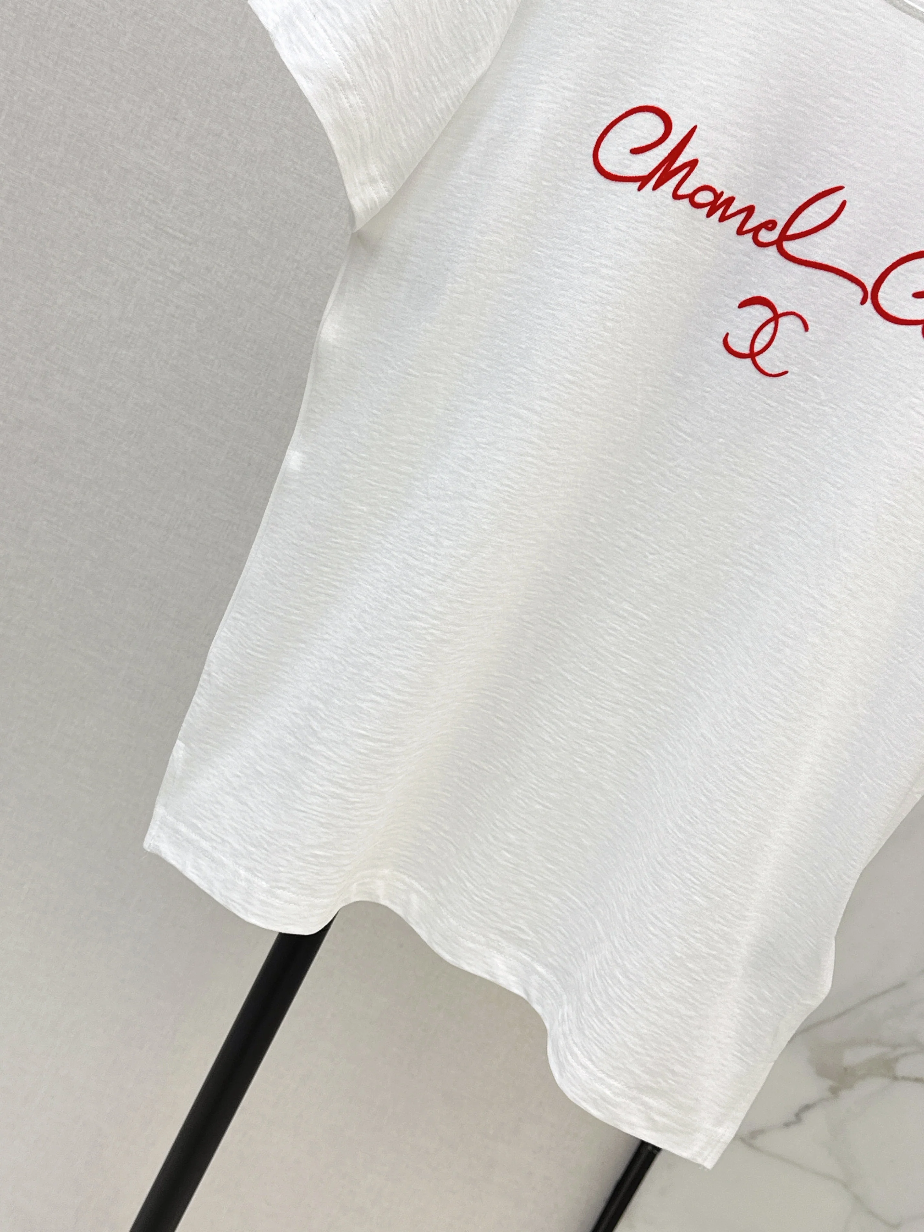 Chan 26ss contrast lettering t-shirt