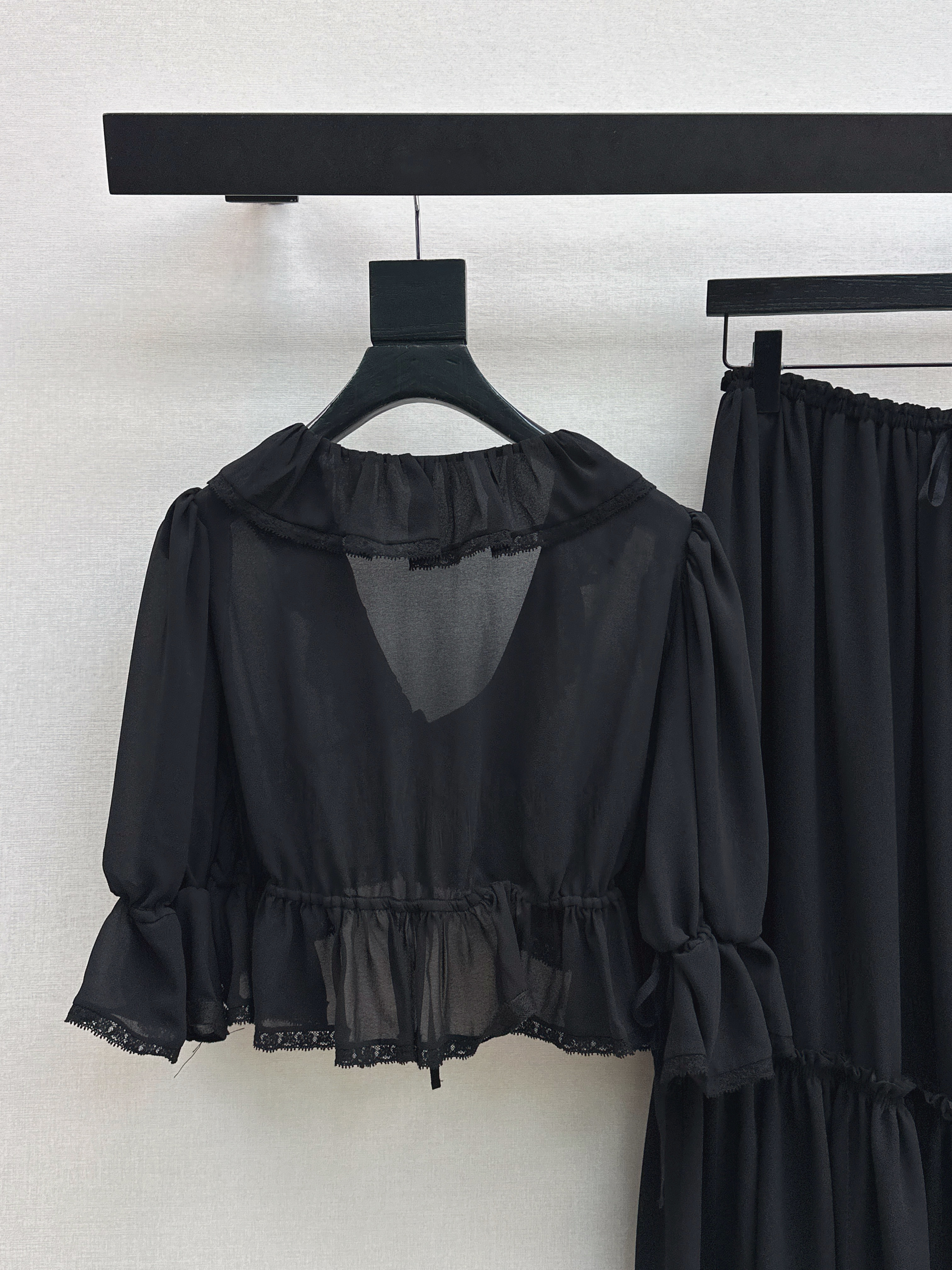 Chol 26ss ruffle top skirt set
