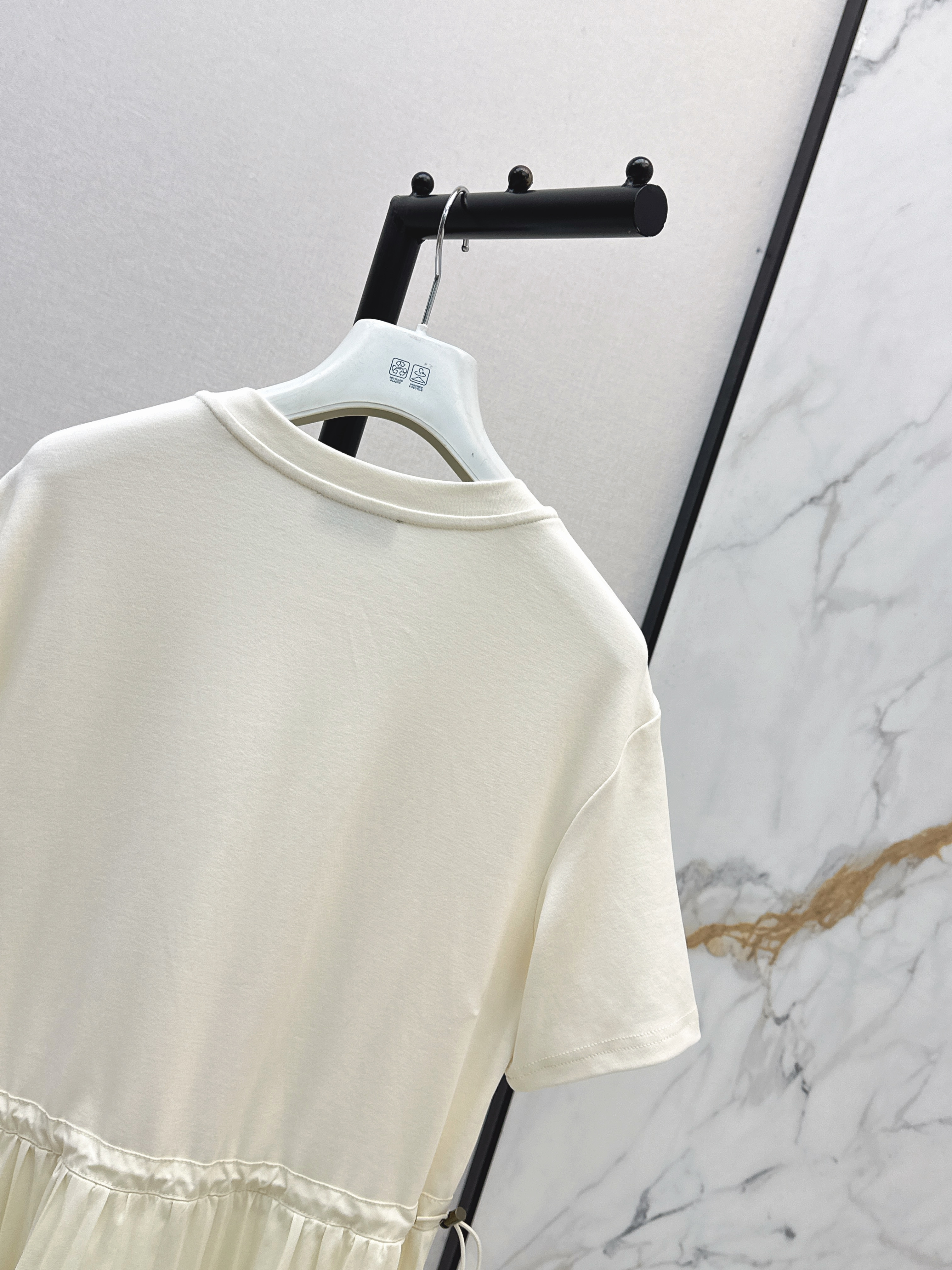Monc 26ss contact pleated dress
