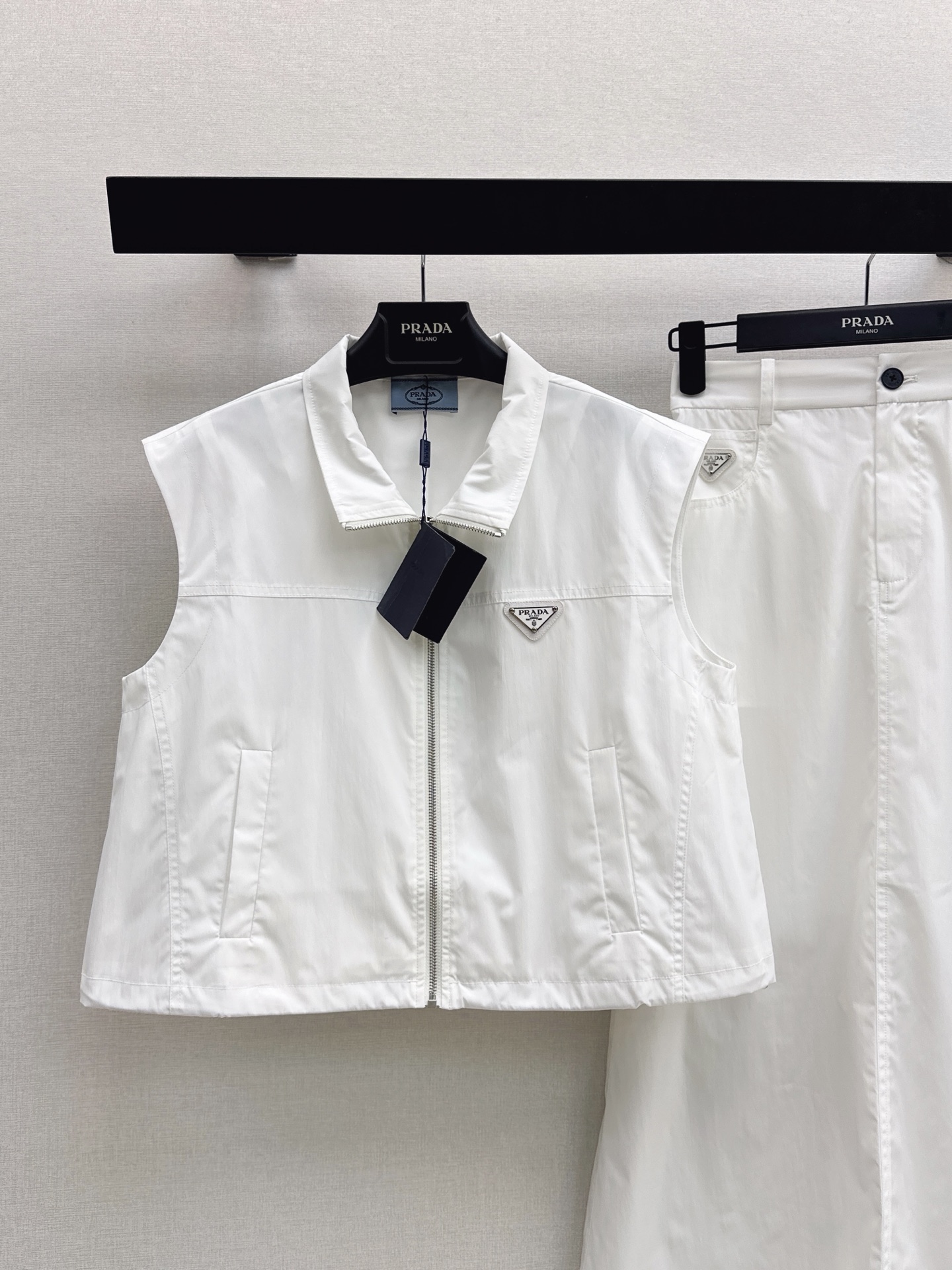 Pra 26ss cropped sleeveless top skirt set