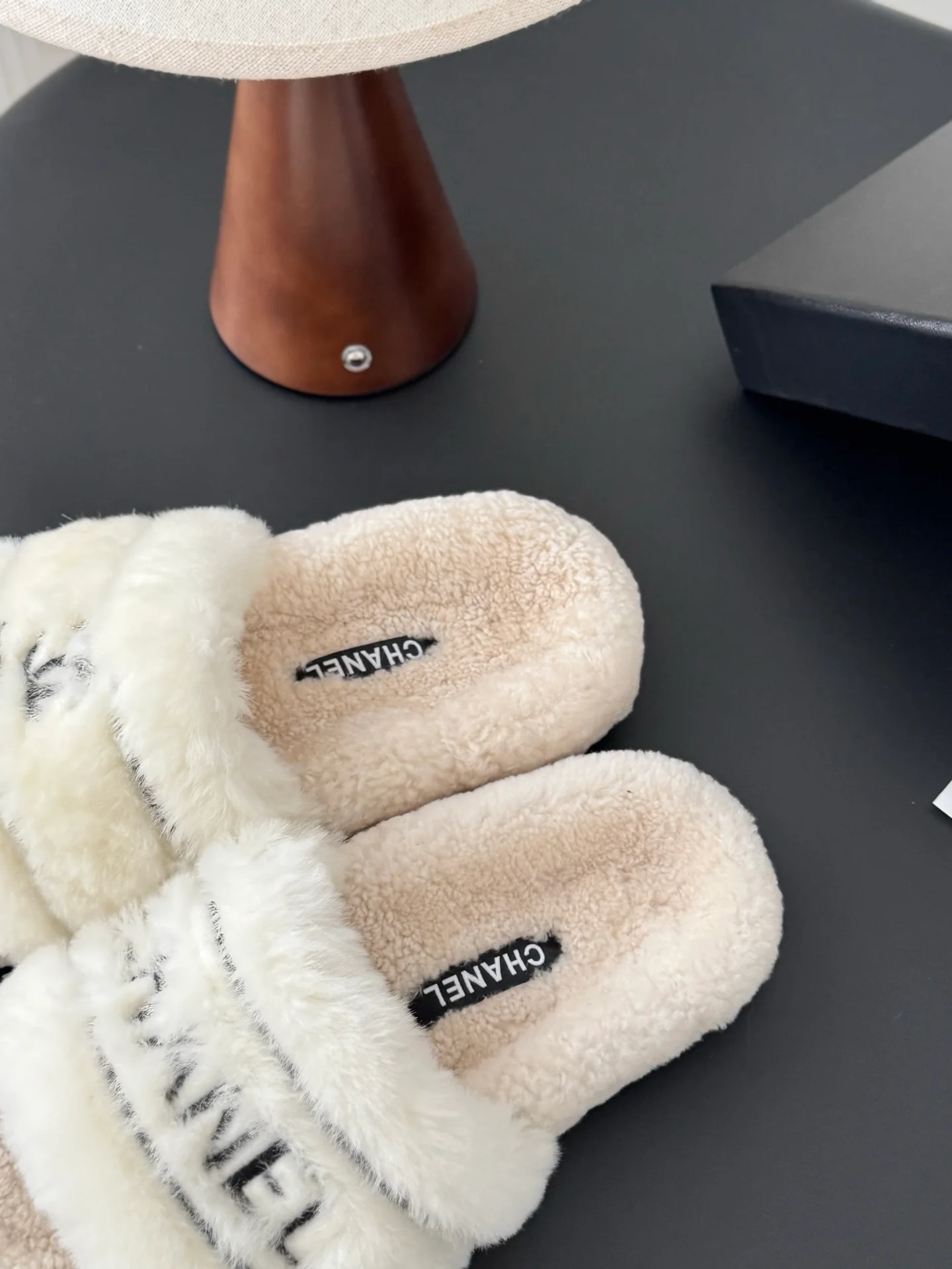 Chan 25fw fluffy slipper