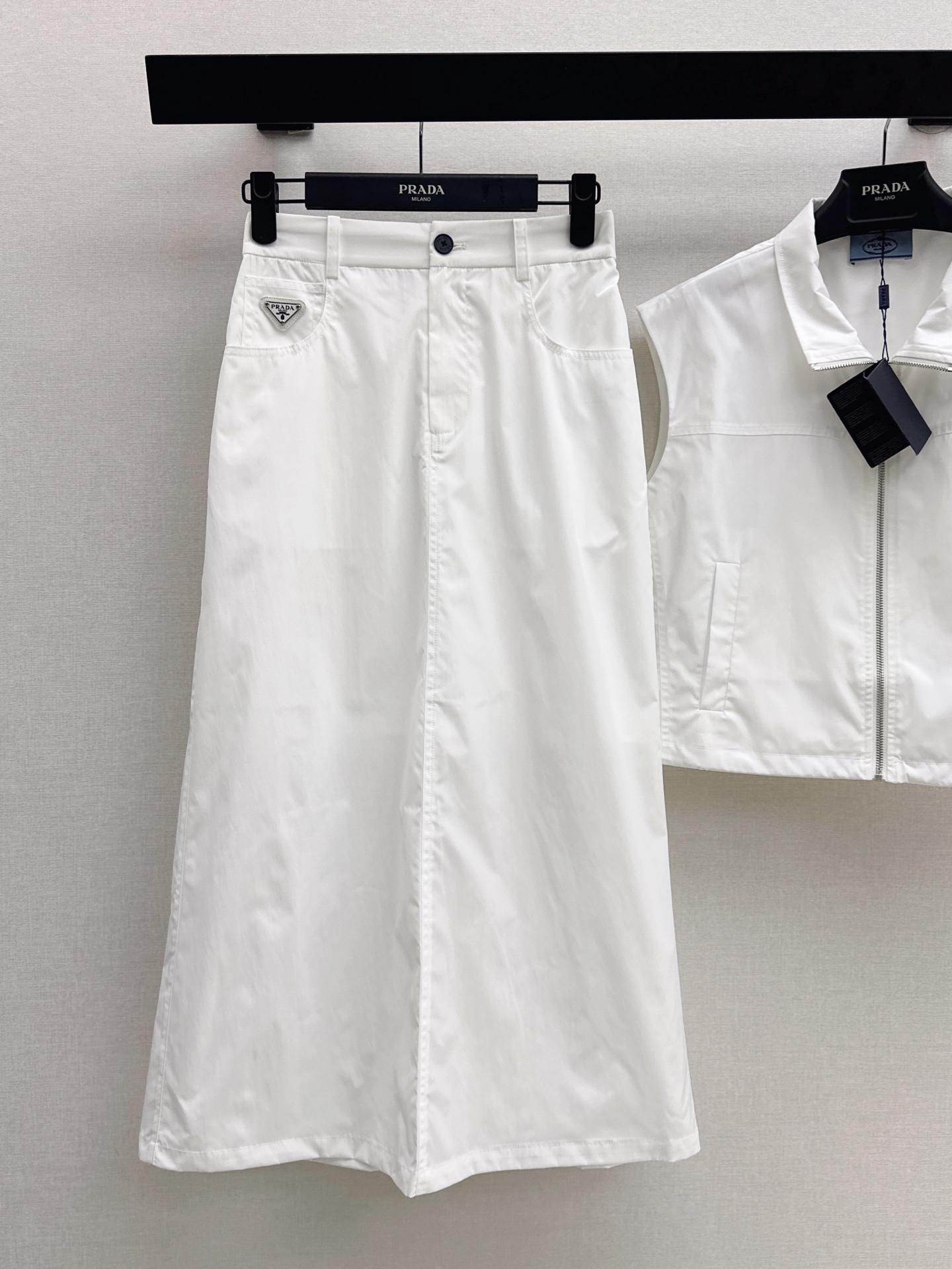 Pra 26ss cropped sleeveless top skirt set