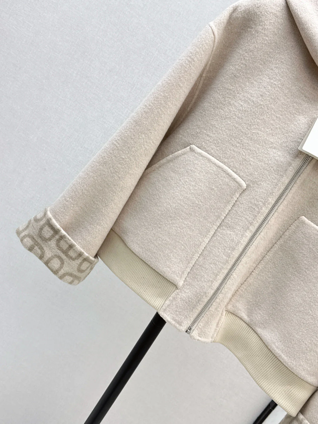 Her 25fw cashmere coat