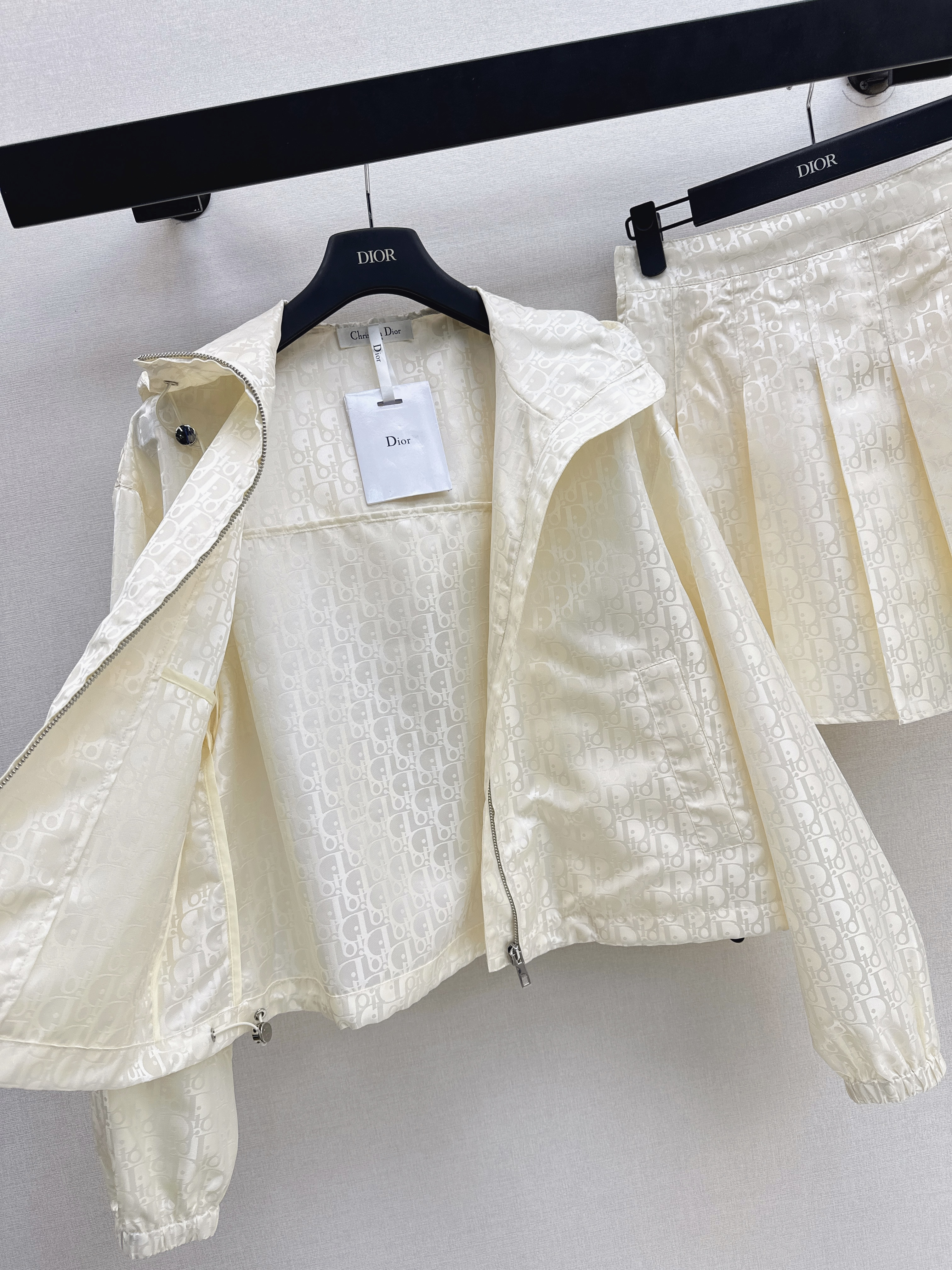 CD 26ss jacquard hooded jacket pleated skirt set