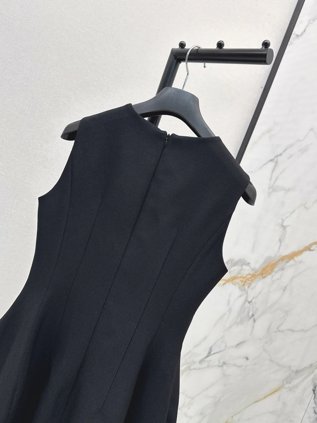 CD 25fw sleeveless dress