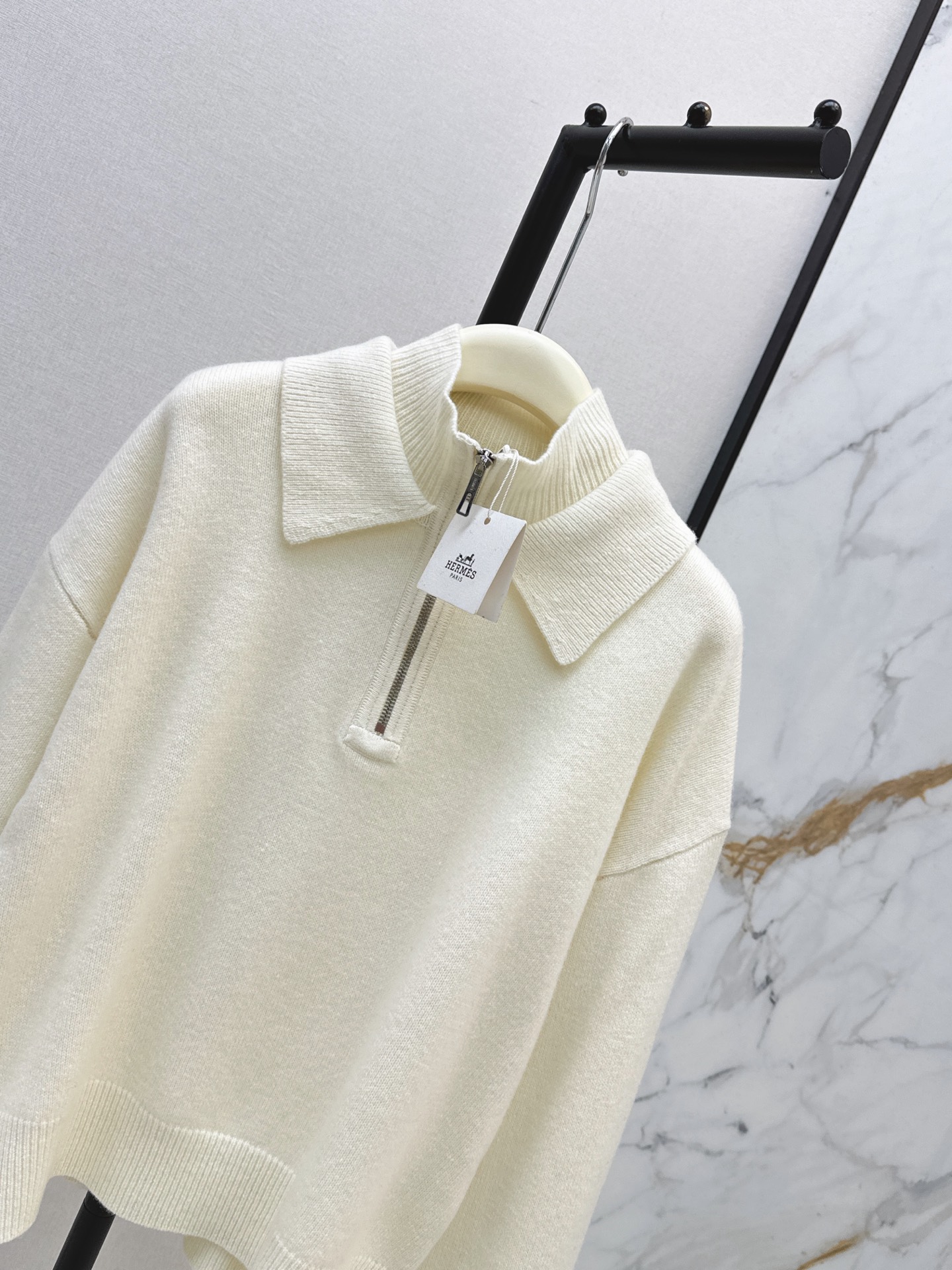 Her 26ss cashmere sweater