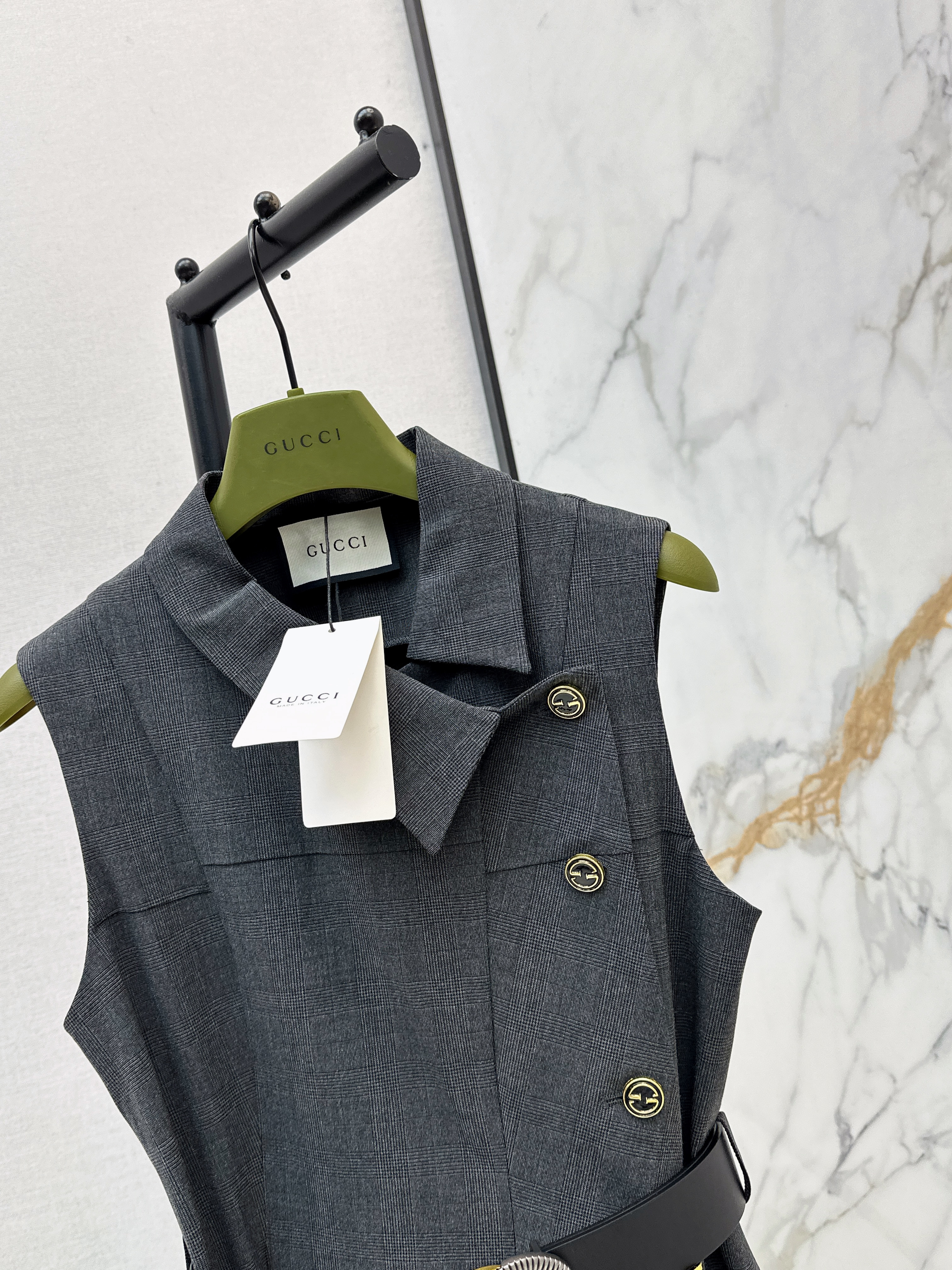 Guc 26ss sleeveless belted dress