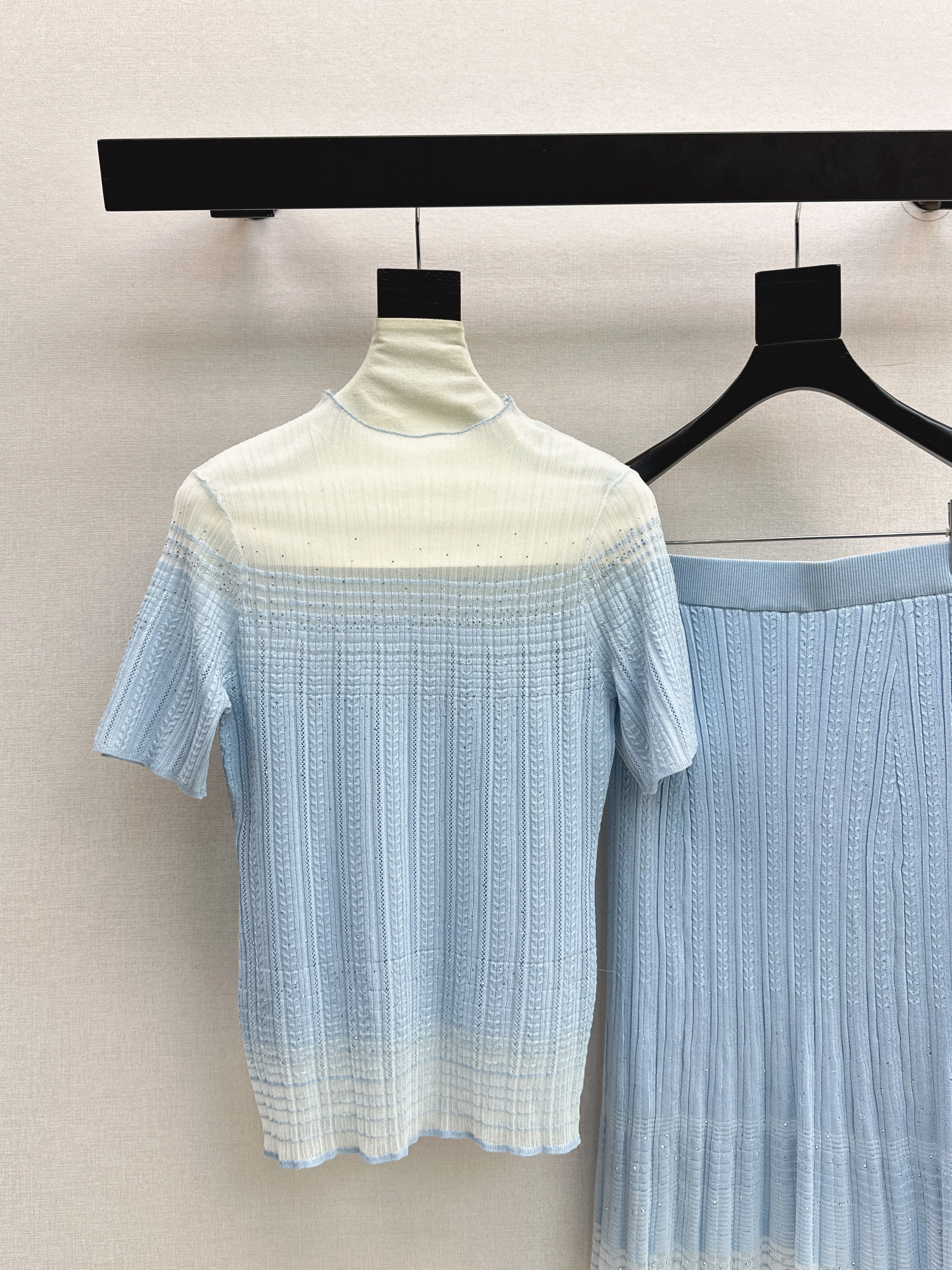 Chan 26ss omber knit top skirt set