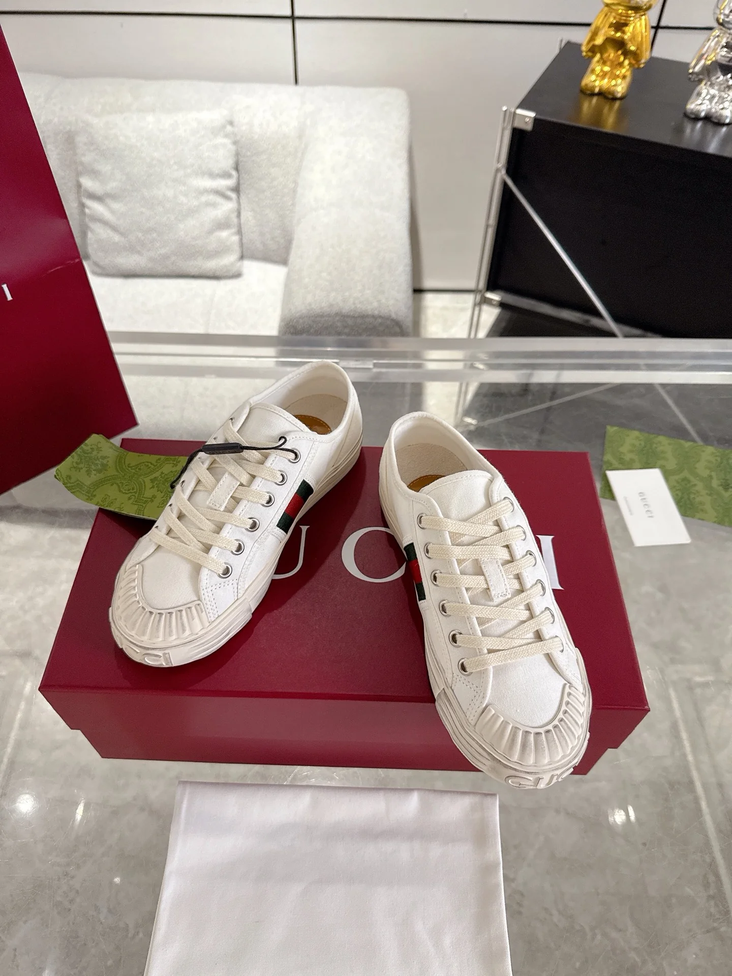 Guc sneakers