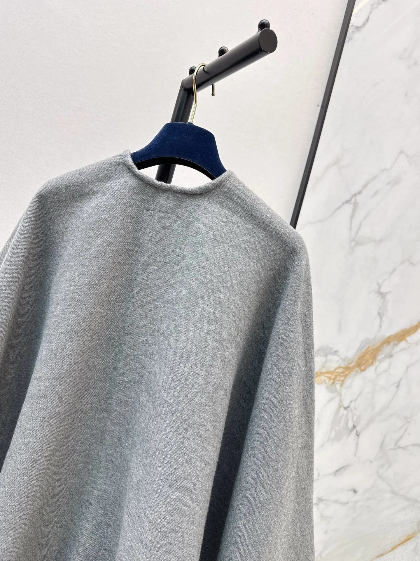 Loui 25fw wool shawls