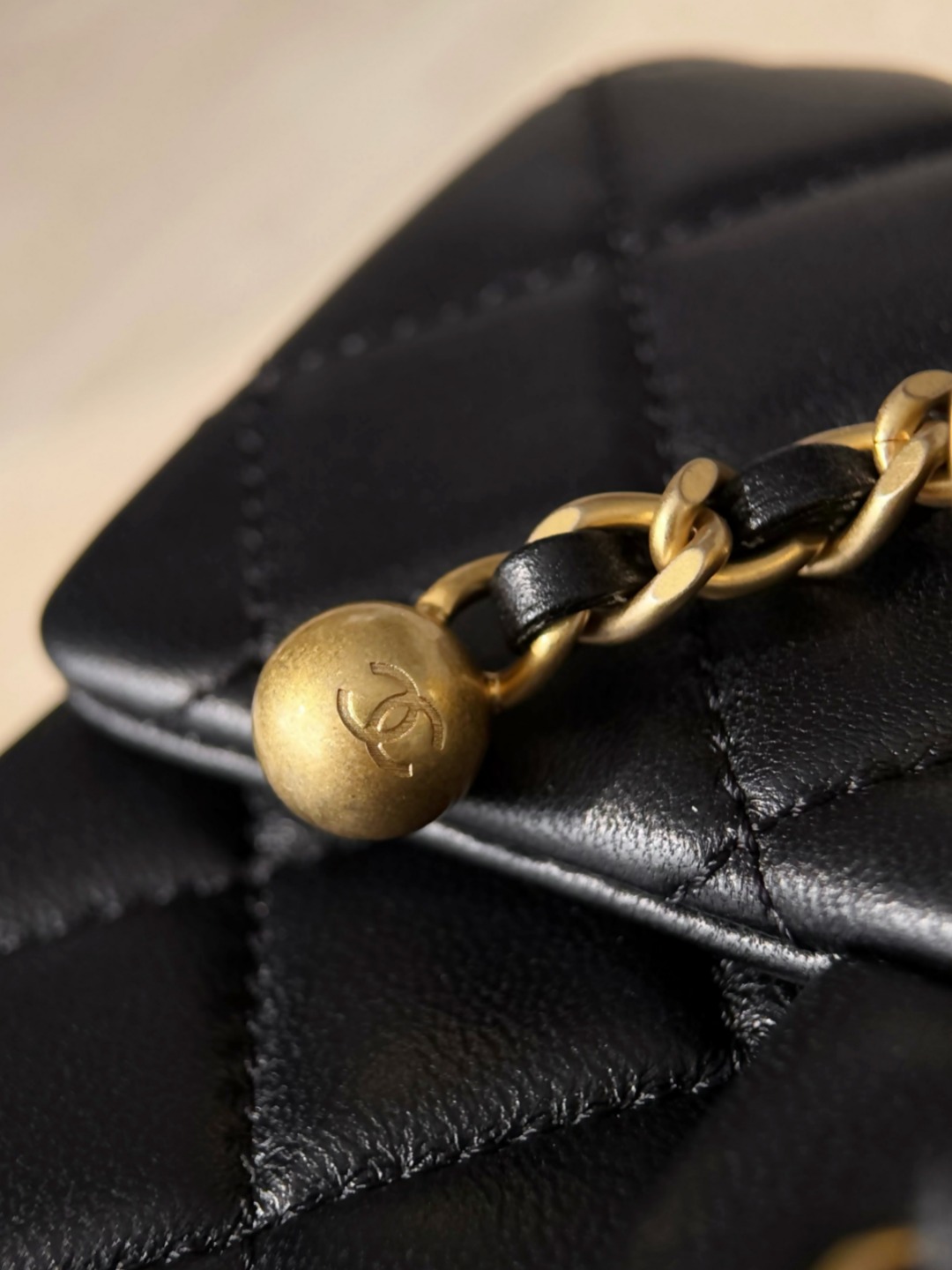 Chan 26ss flap chain bag with gold-tone hardwave