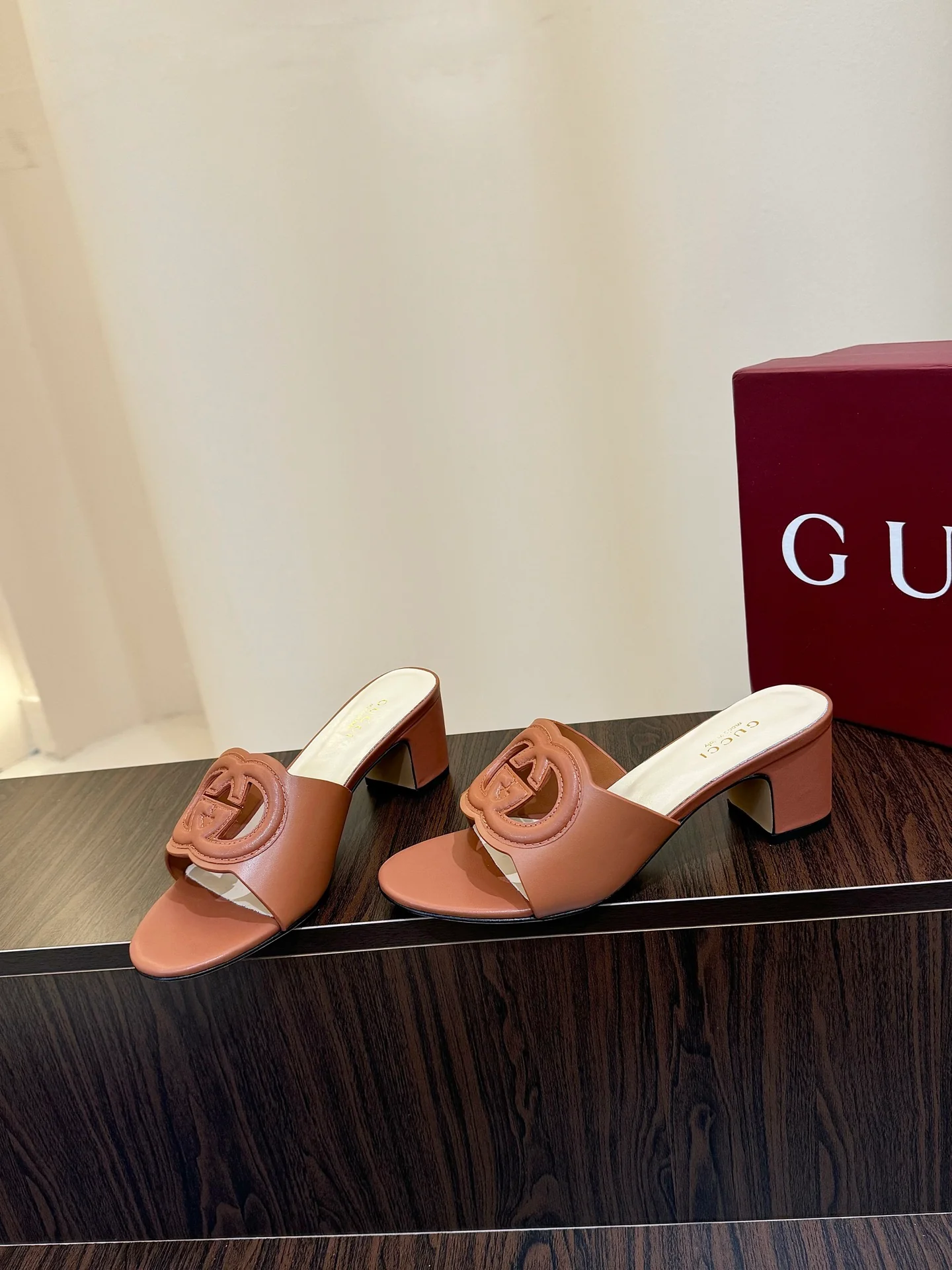 Gucc 25fw slide sandals