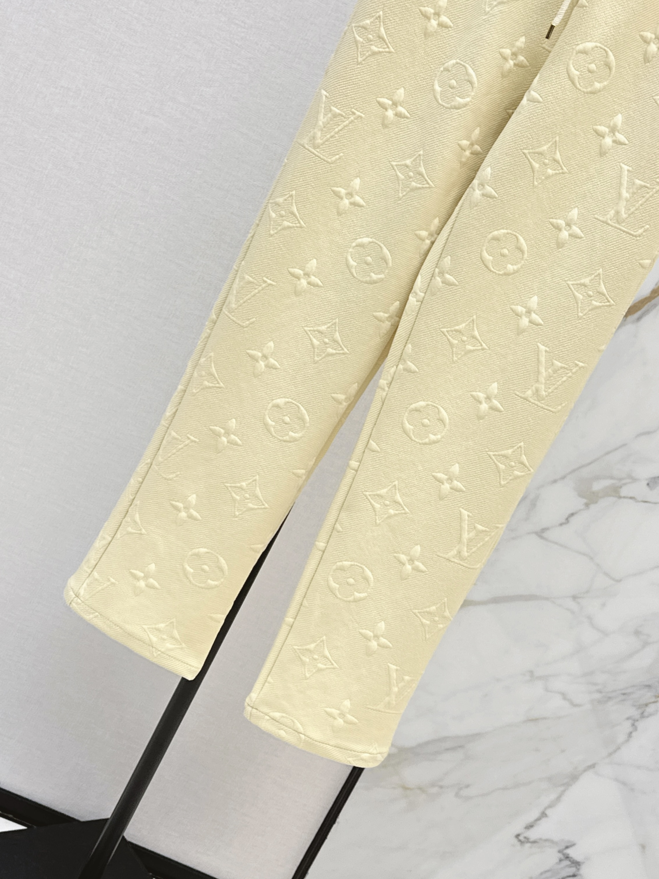 Loui 26ss embossed pants
