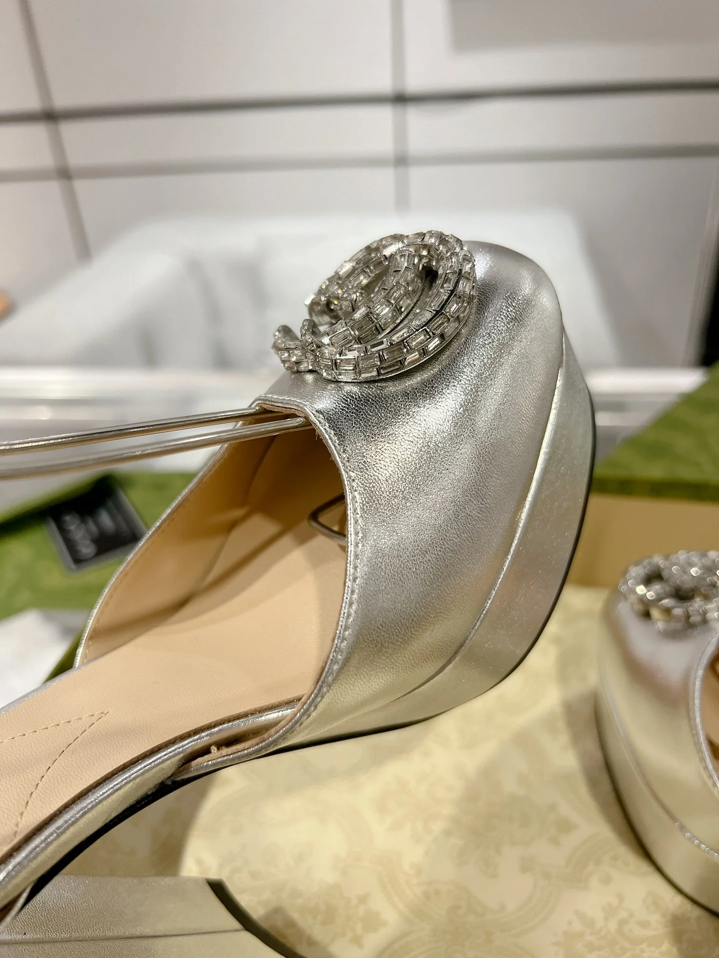 Gucc 25fw chunky heels with crystal diamond bling pumps
