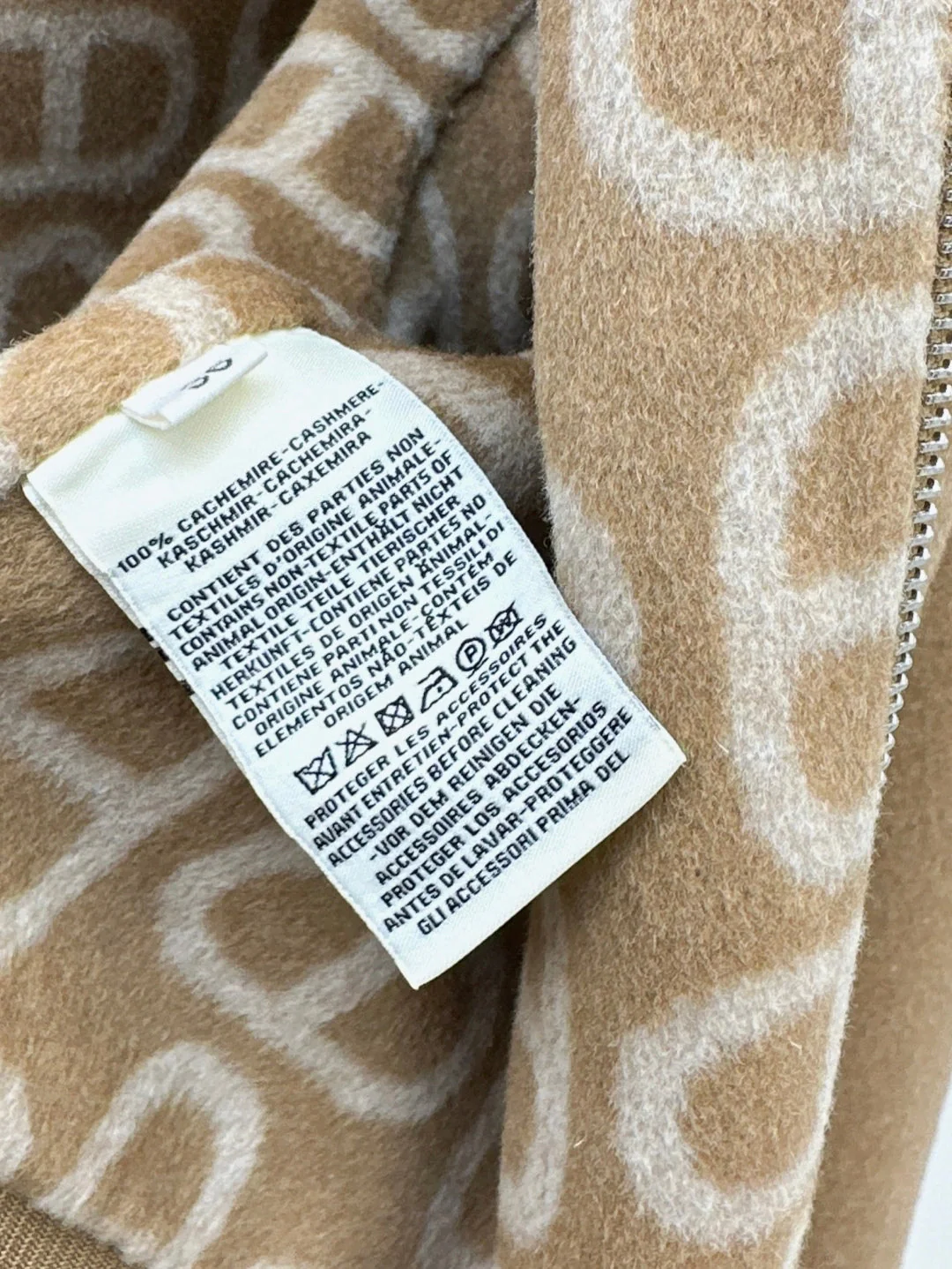 Her 25fw cashmere coat