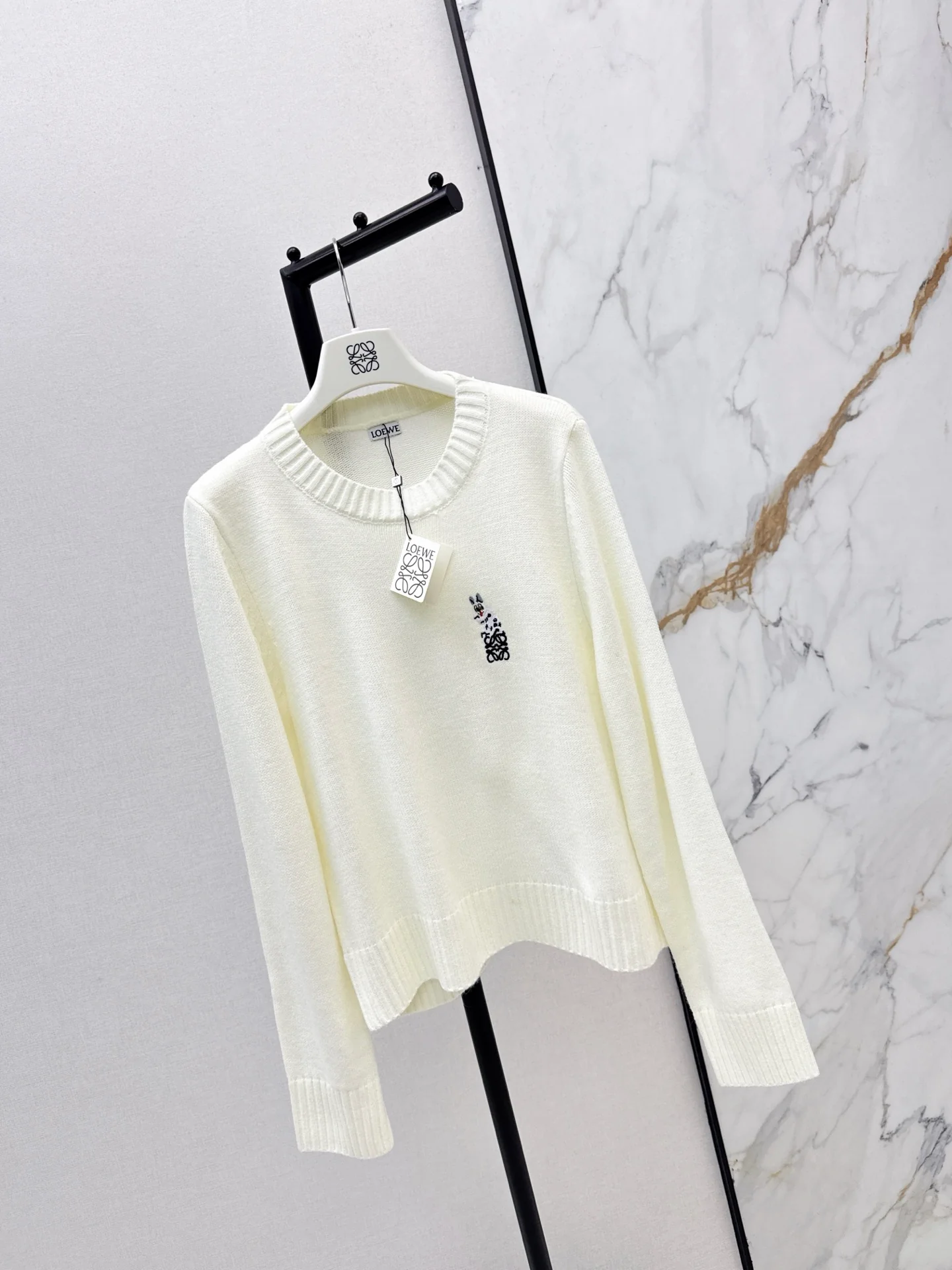 Loe 25fw embroidery sweater