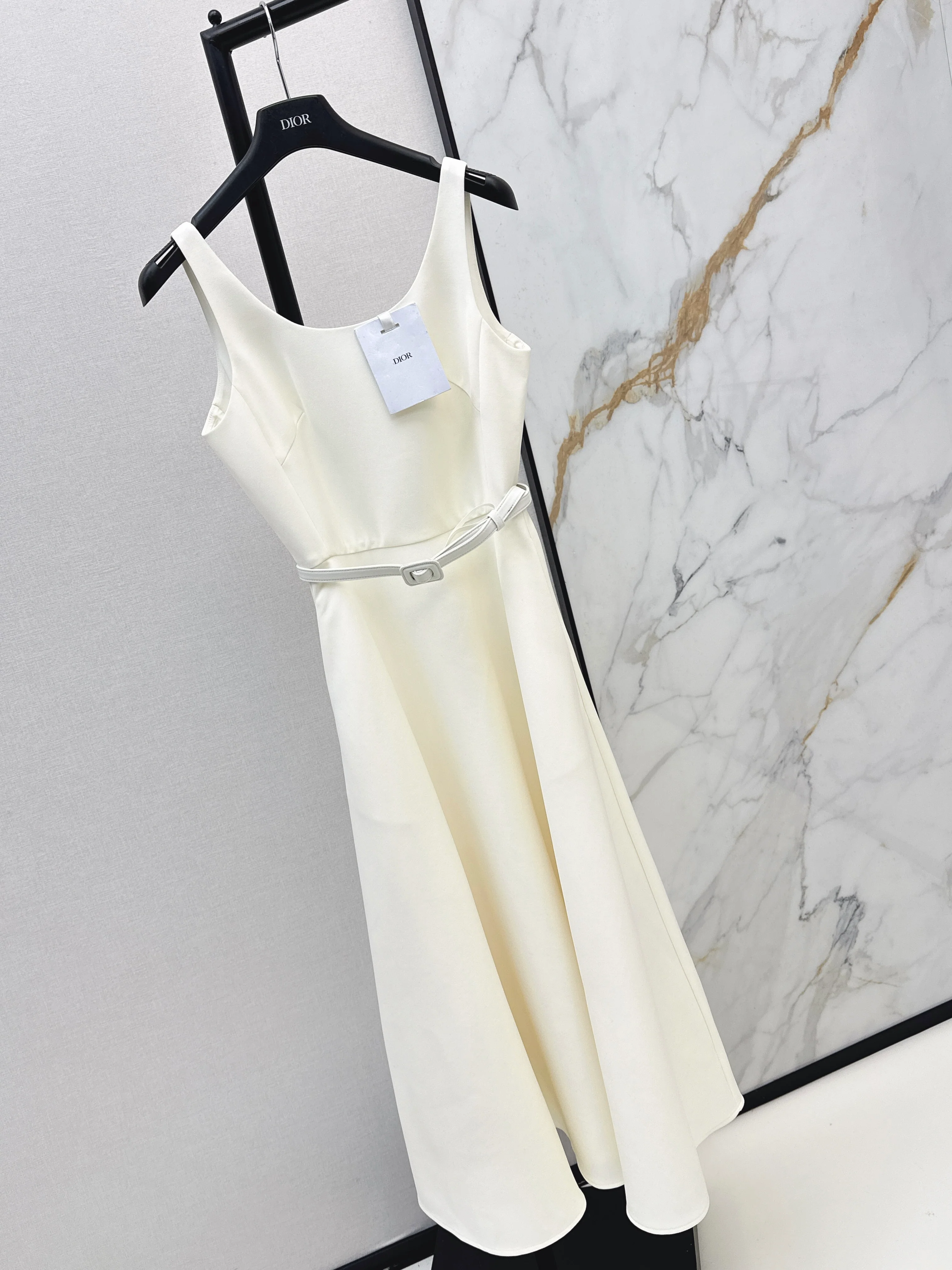 CD 26ss classic sleeveless belted dress