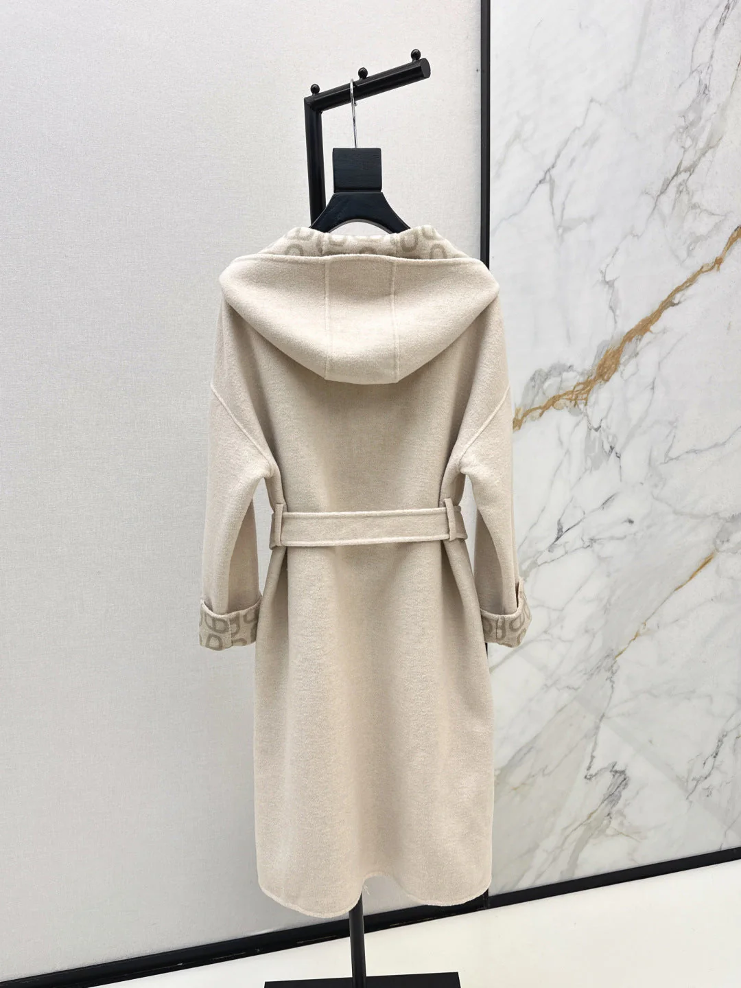 Her 25fw cashmere coat