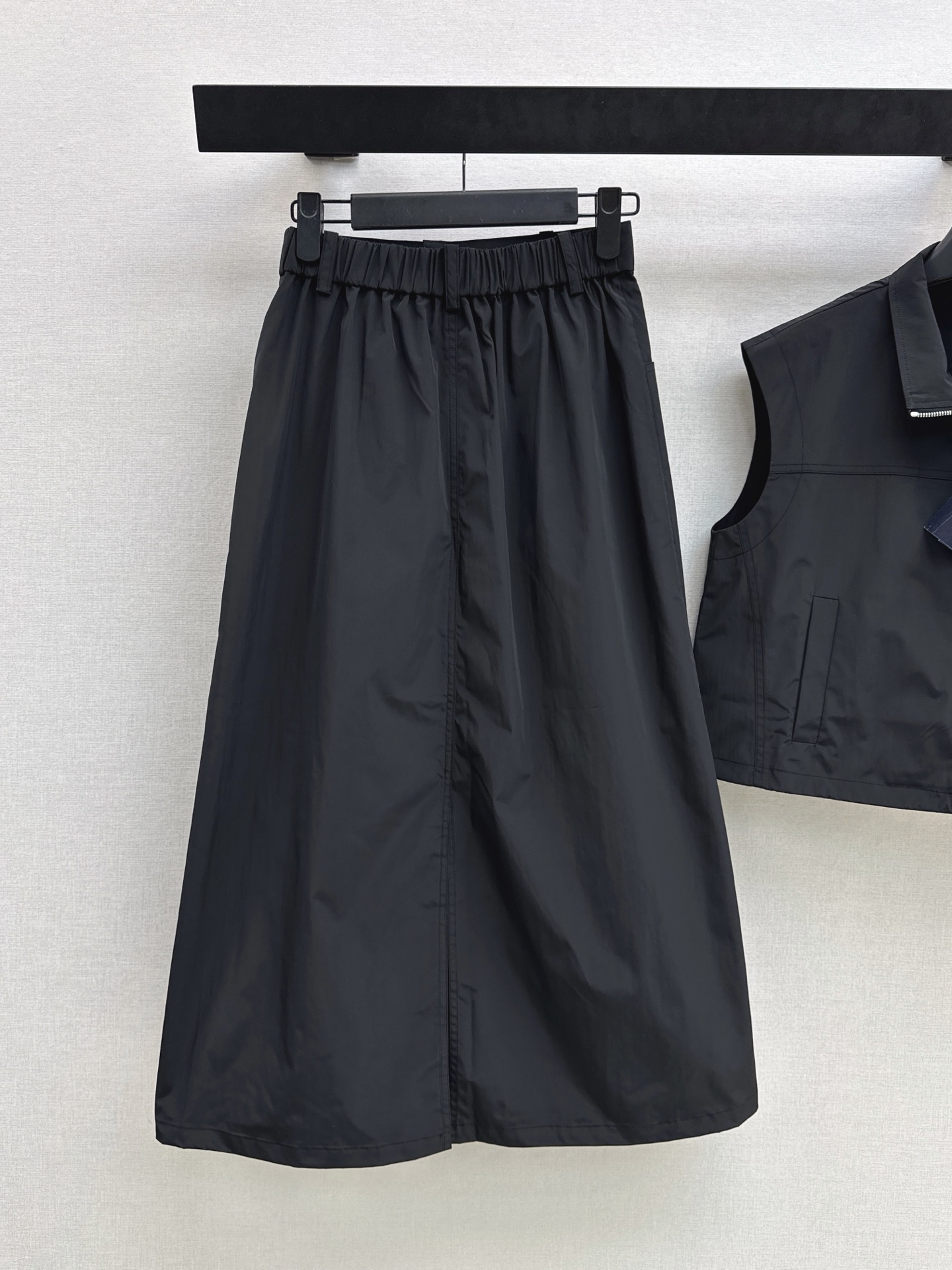 Pra 26ss cropped sleeveless top skirt set