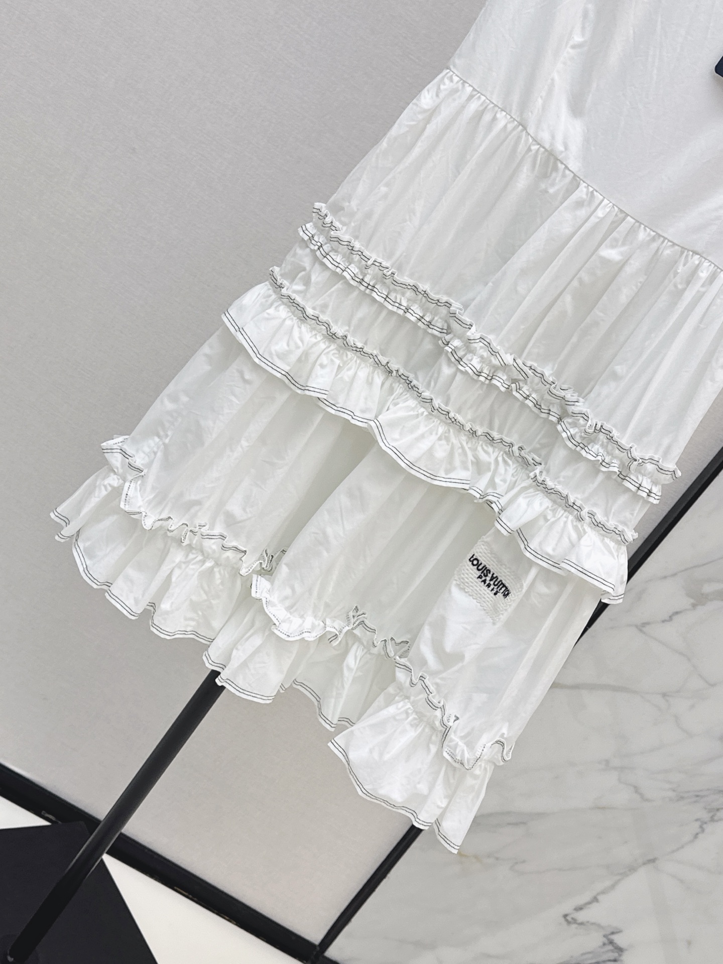 Loui 26ss ruffle sleeveless dress