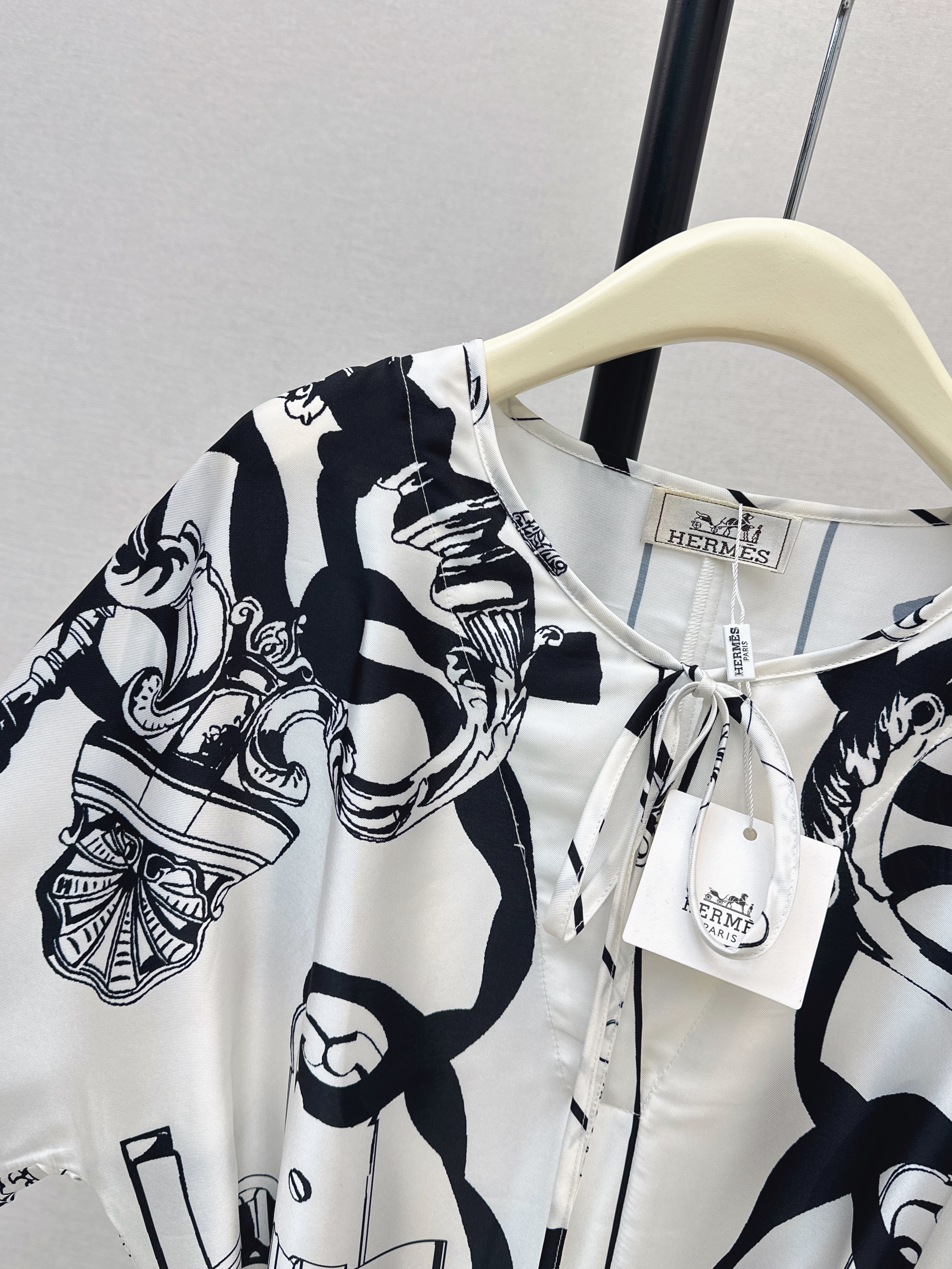 Her 26ss dolman sleeve silk dress