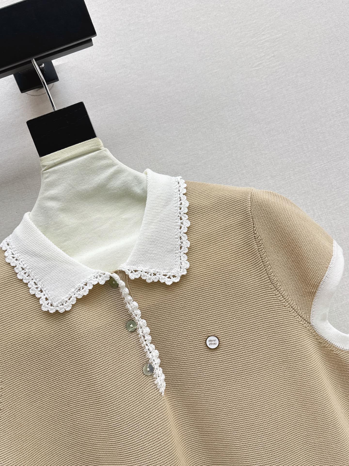 Miu 26ss sleeveless polo knitwear