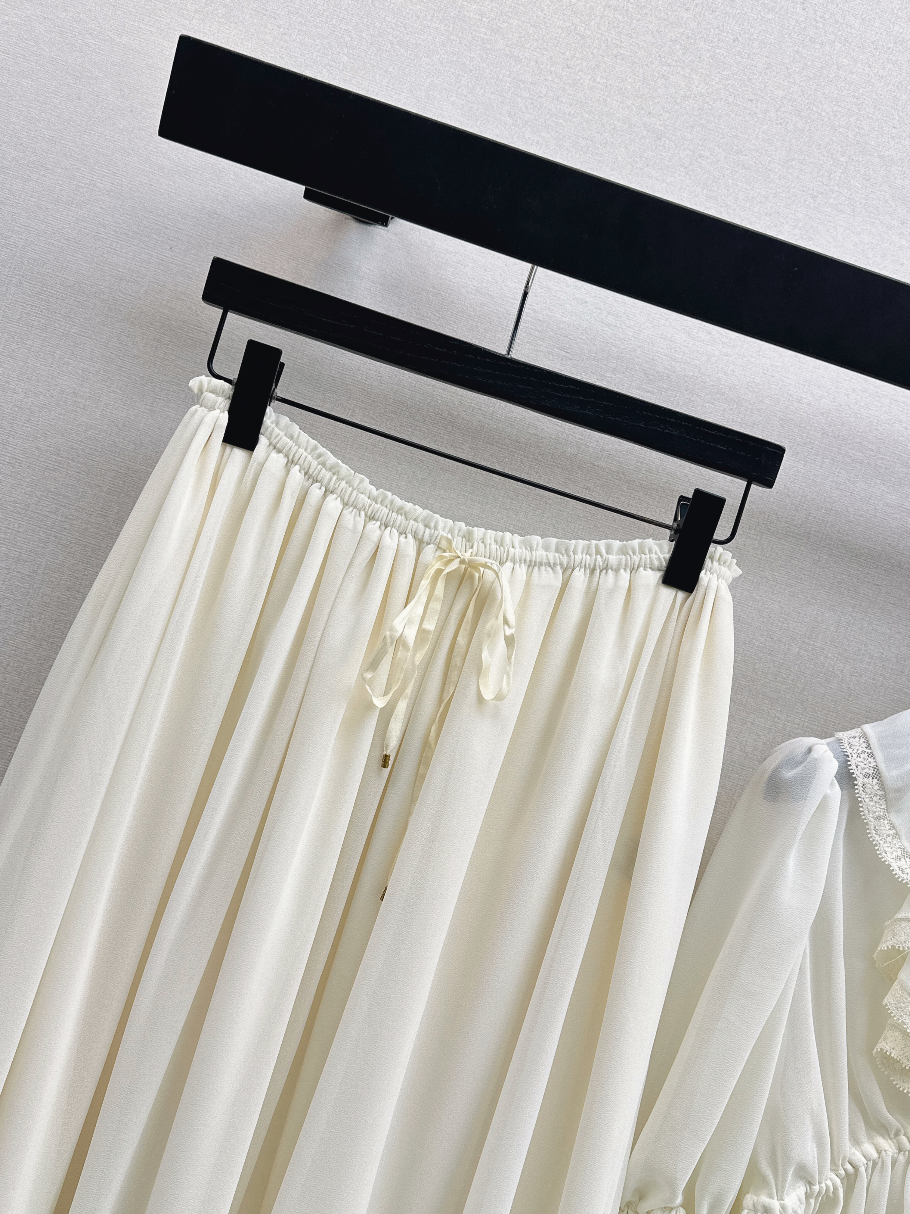 Chol 26ss ruffle top skirt set