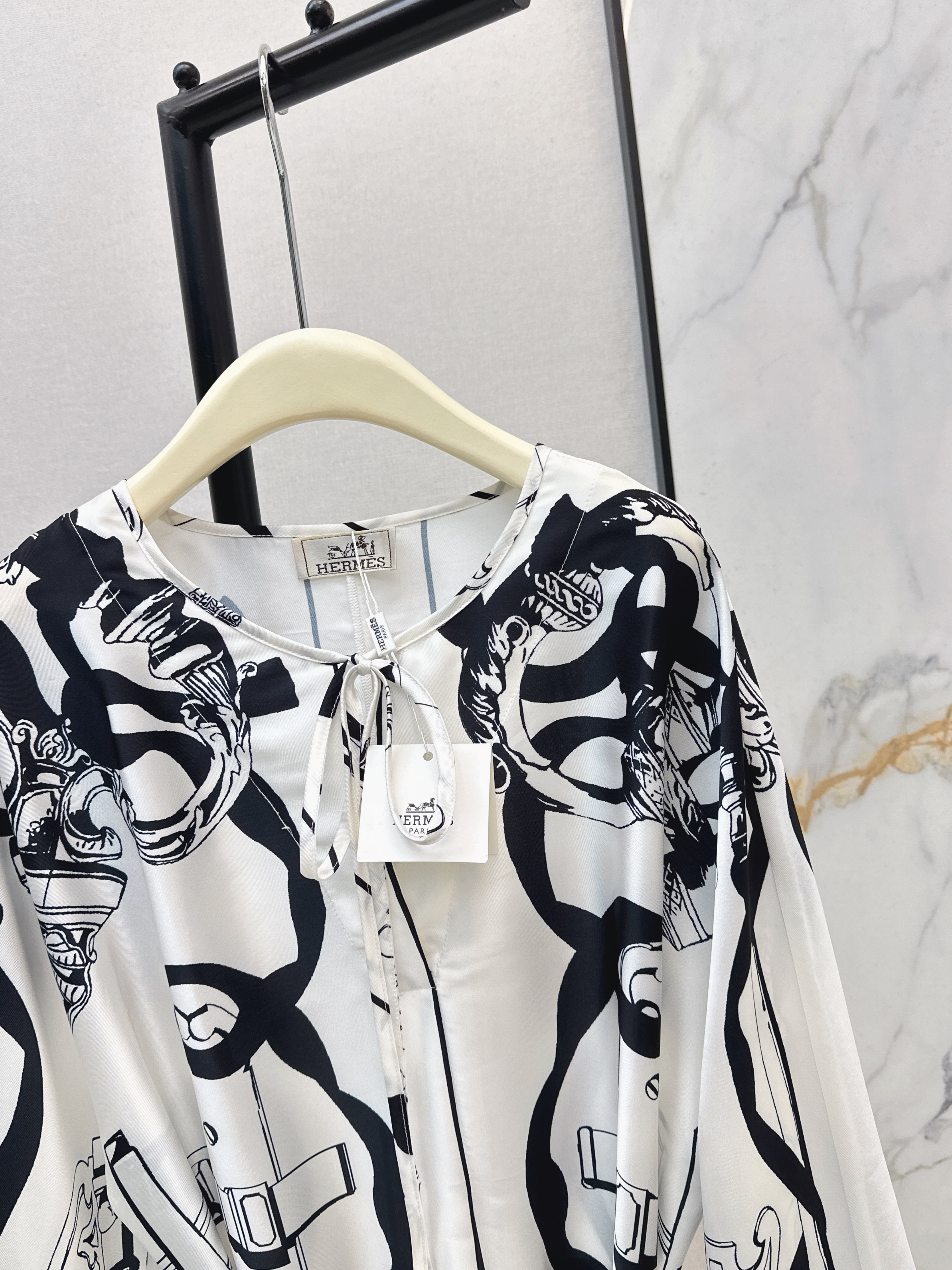 Her 26ss dolman sleeve silk dress