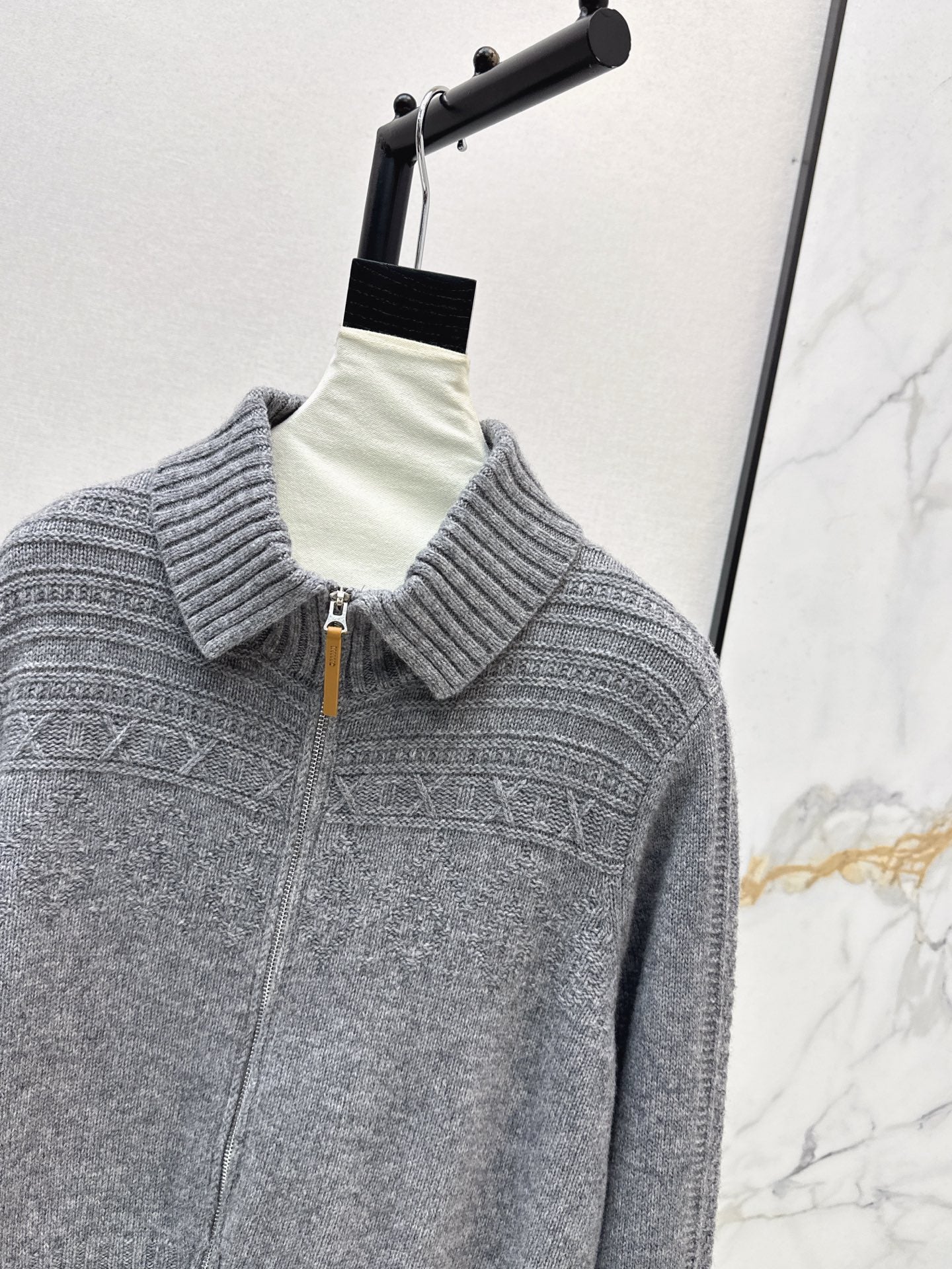 Loe 26ss zipper sweater